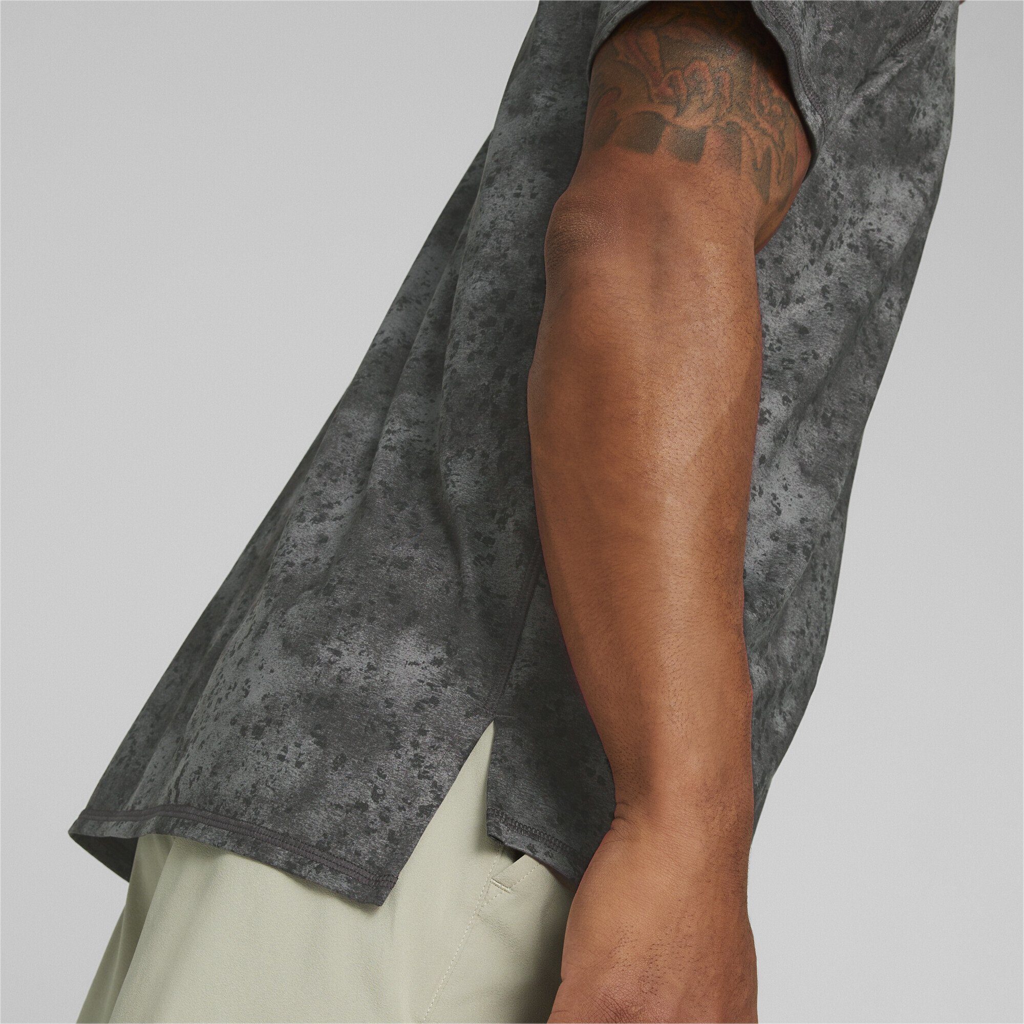 Studio Lite Yogini PUMA Yogashirt Trainings-T-Shirt Black Herren Printed