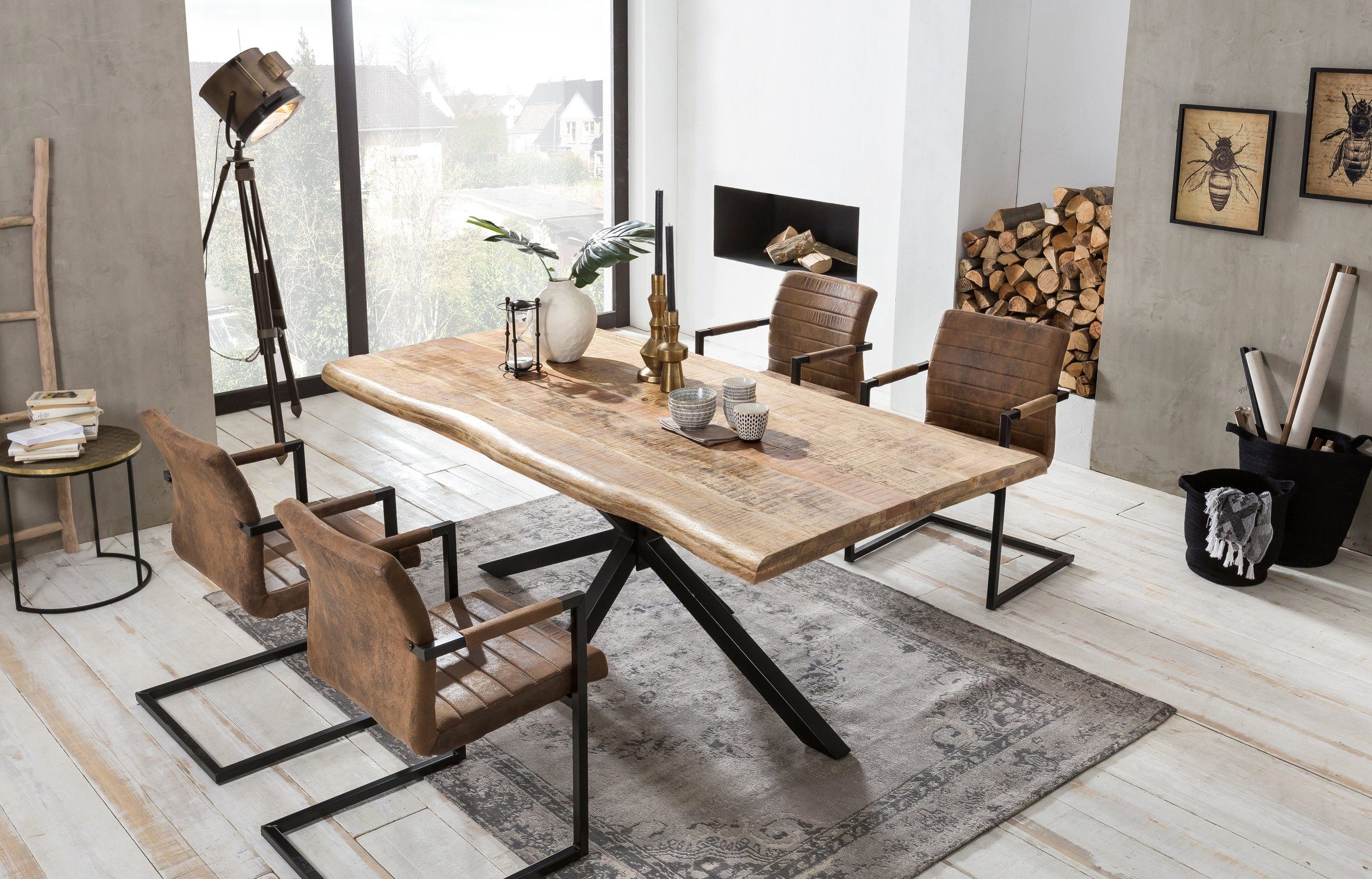 TPFLiving Baumkantentisch Nestos - Platte Mango, Gestell Metall (mit Baumkante wie gewachsen - Platte natur, Gestell antikschwarz, Baumkantentisch - Desinger Tisch Luxus - Esstisch massiv), Plattenstärke 56 mm - Baumkantentisch 160x90cm