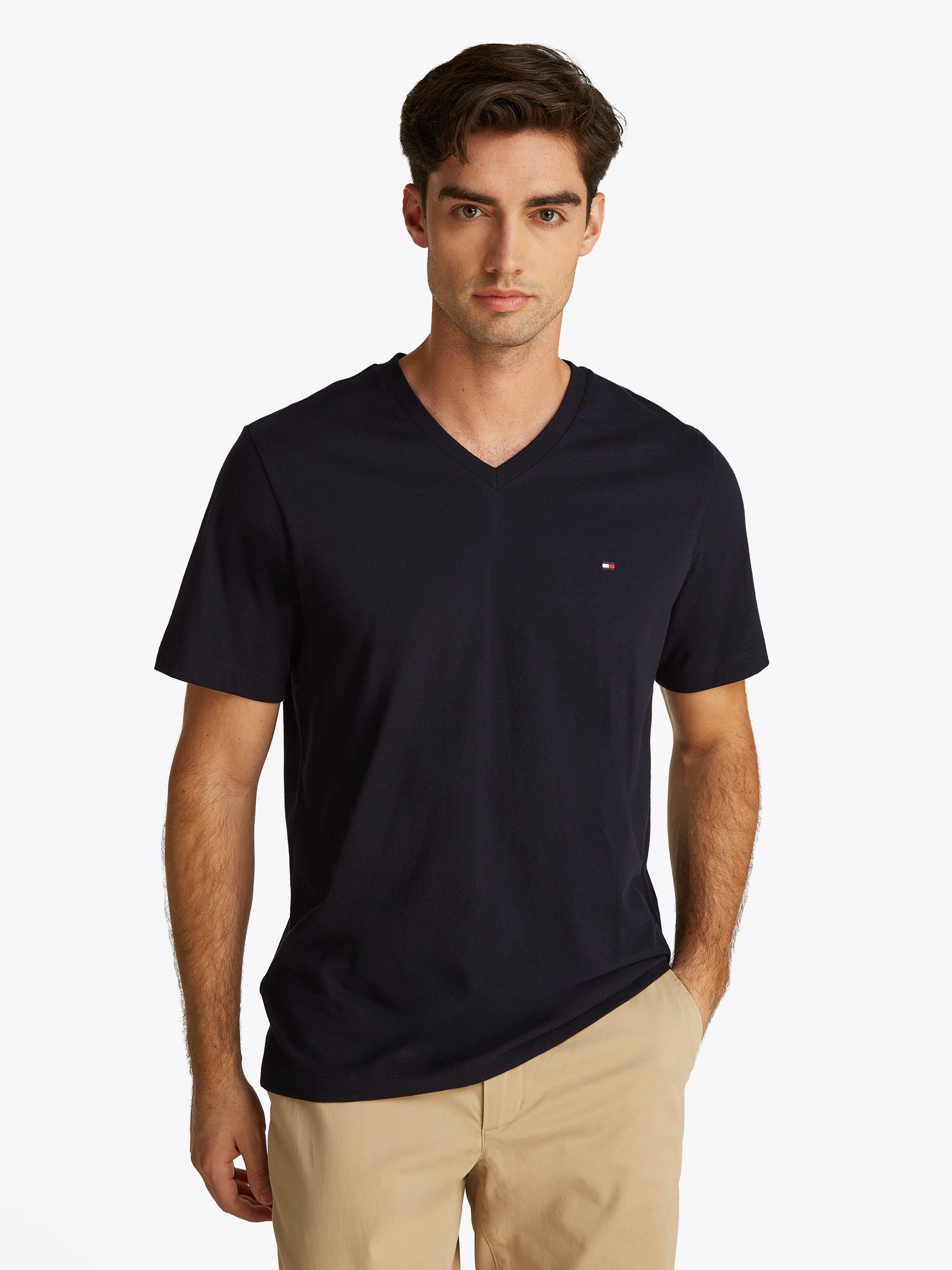 Tommy Hilfiger V-Shirt ESSENTIAL V-NECK TEE mit V-Ausschnitt und Markenlabe günstig online kaufen