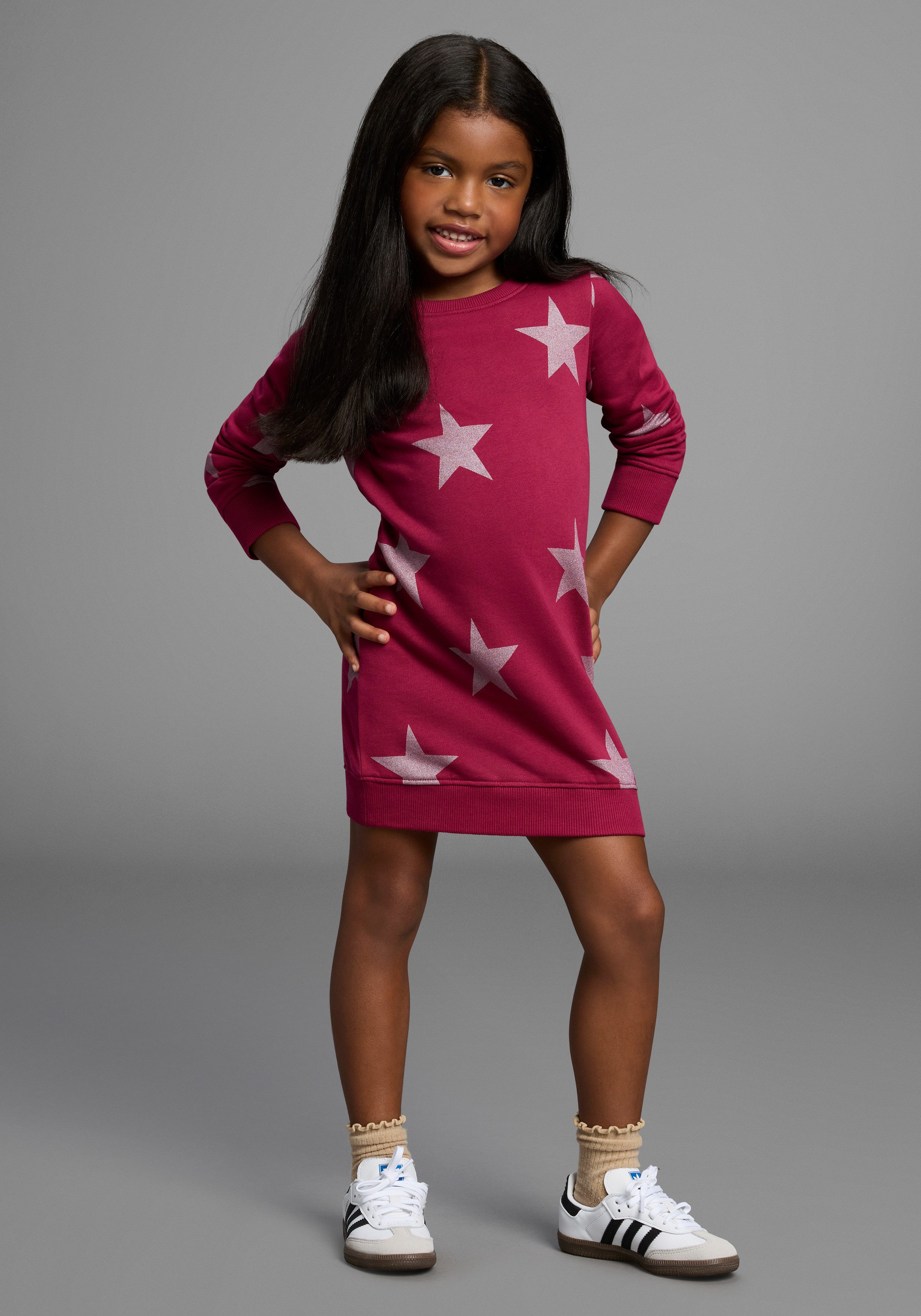 KIDSWORLD Sweatkleid Sterne-Allover Kleid für kleine Mädchen Sweatkleid mit Glitzerdruck