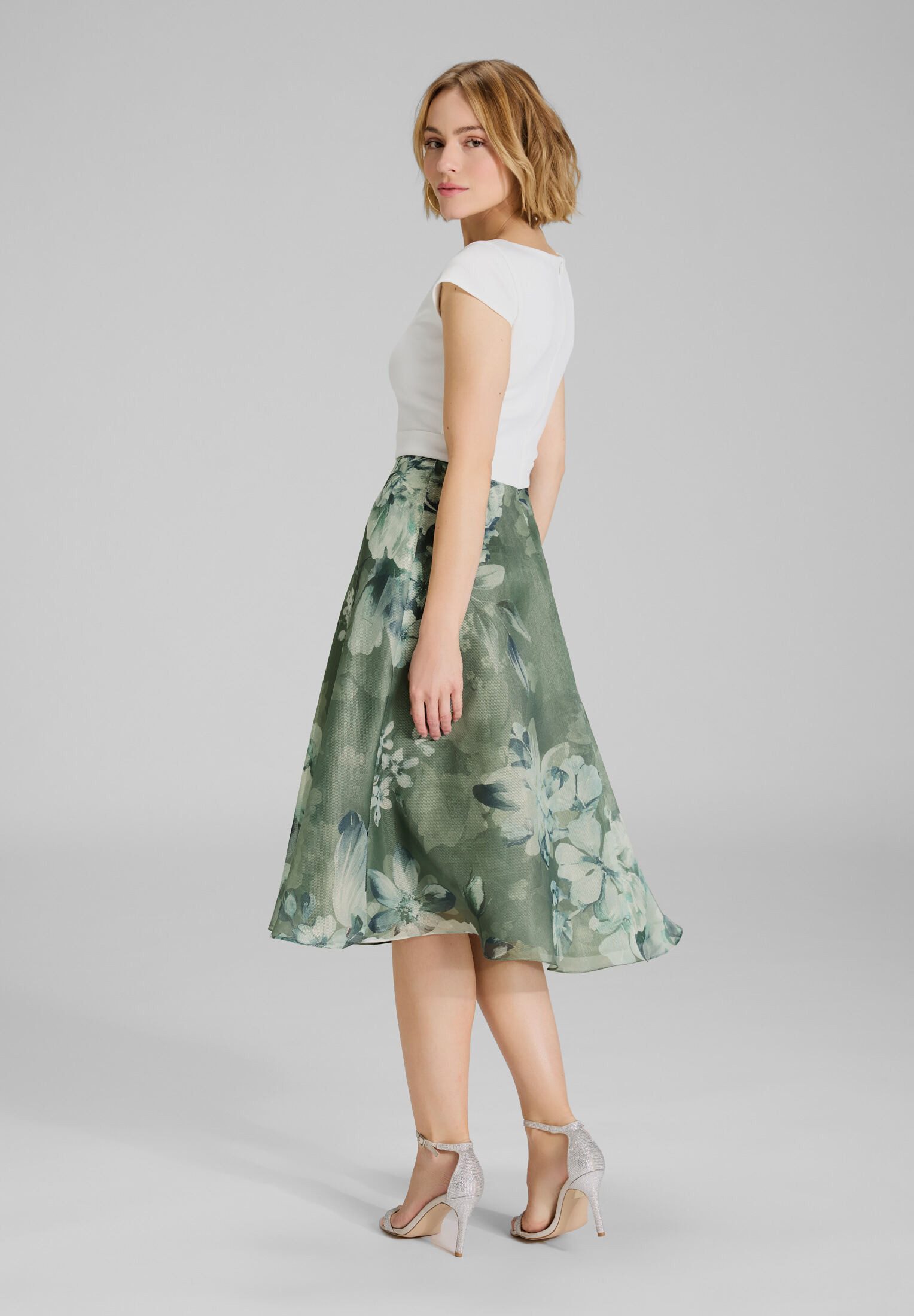 SWING Cocktailkleid Taillierter Schnitt mit ausgestelltem Rockteil günstig online kaufen