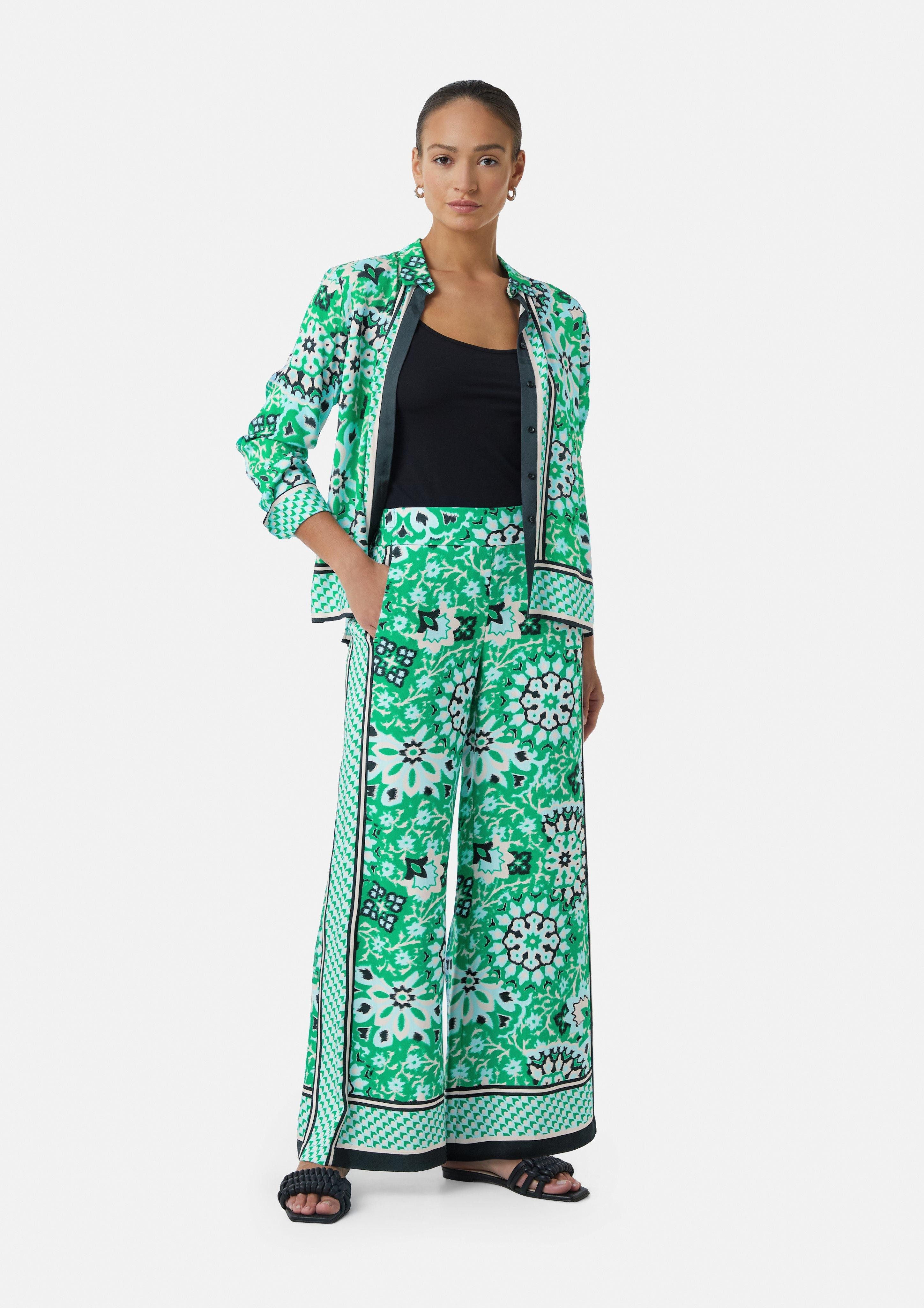 Stoffhose Fließende Schlupfhose mit Wide Leg und All-over-Print