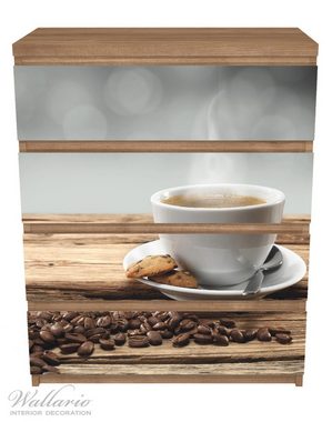 Wallario Möbelfolie Heiße Tasse Kaffee mit Kaffeebohnen
