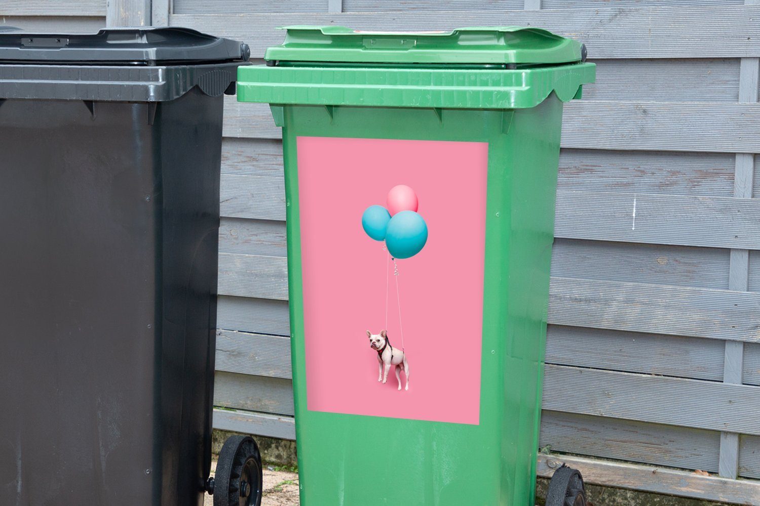 MuchoWow Wandsticker Französische Bulldogge auf Container, Luftballons Mülltonne, drei (1 Abfalbehälter St), Mülleimer-aufkleber, Sticker