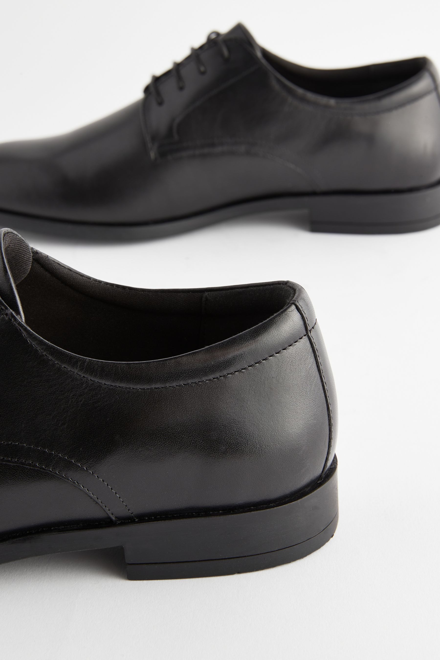 Next Unifarbene Derby-Schuhe aus Leder Schnürschuh (1-tlg)