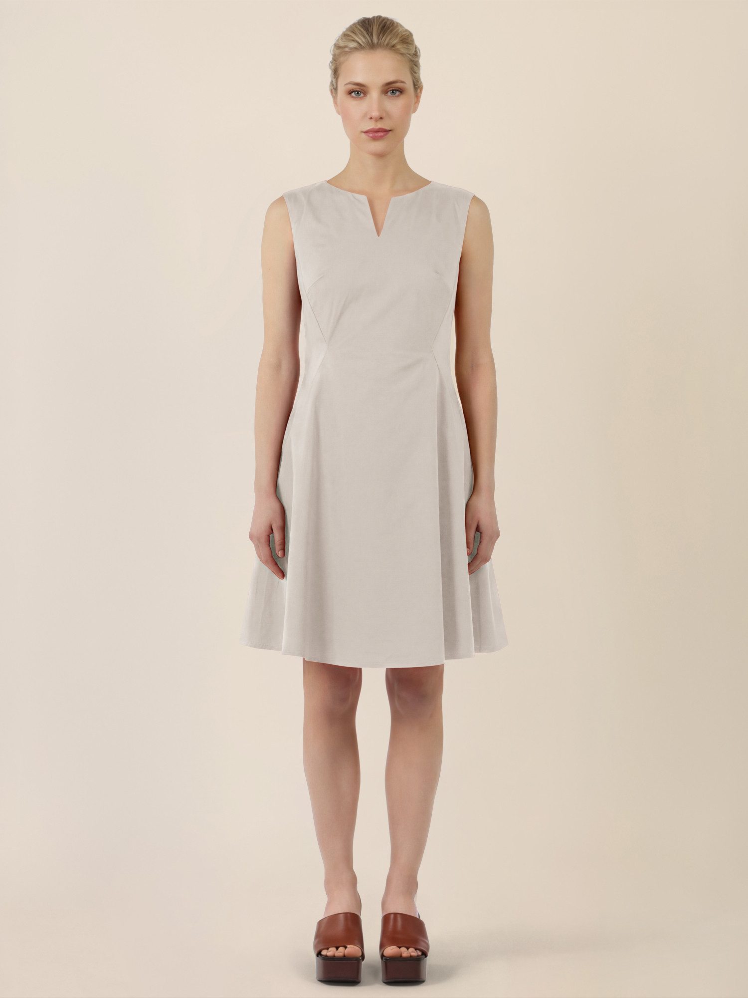 Apart Abendkleid mit modernem Ausschnitt