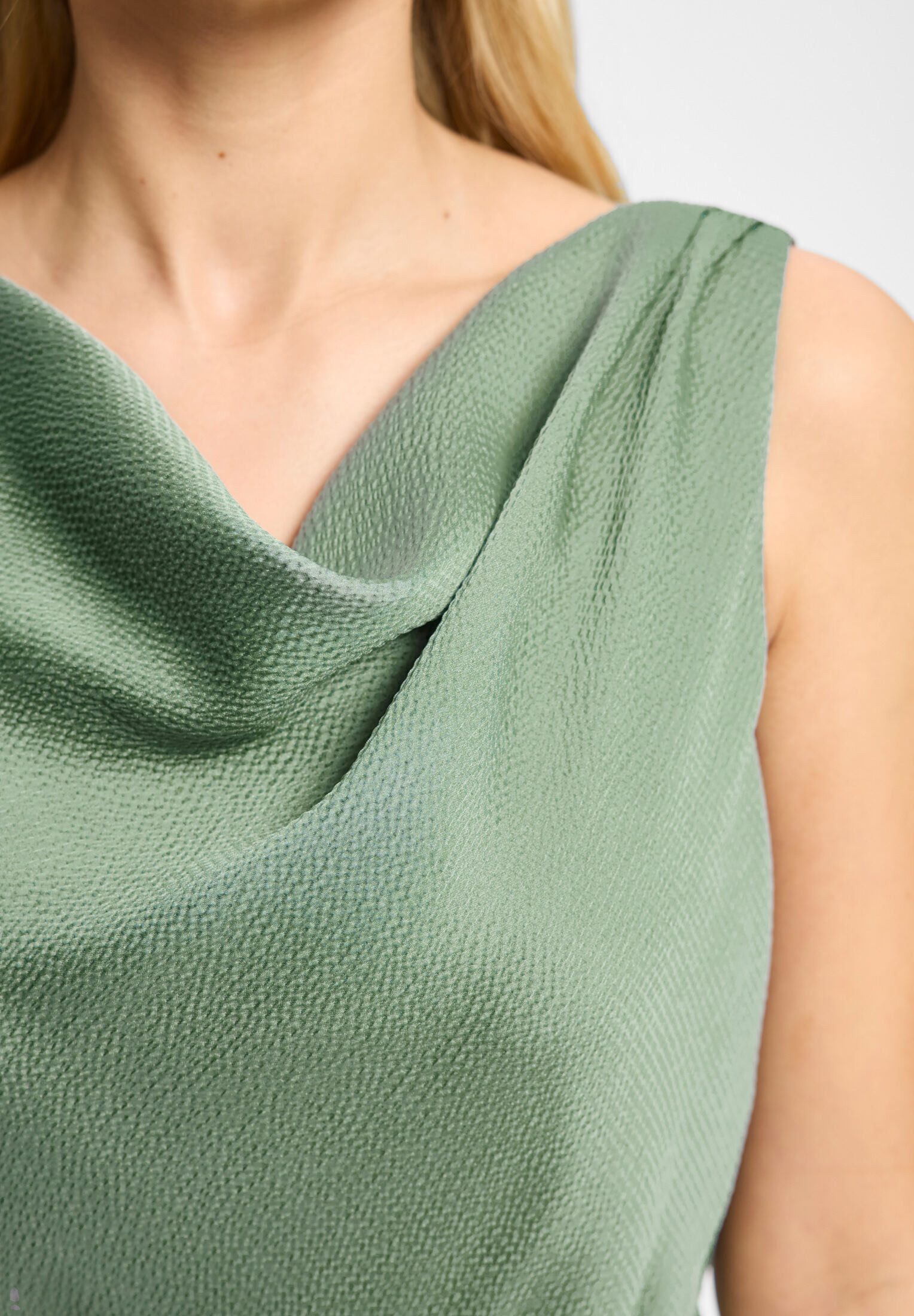 SWING Cocktailkleid Taillierter Schnitt mit fließendem Rockteil – Bild 4 von 5