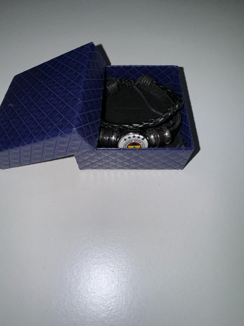 Stelby Armband mit Gravur Fenerbahce Armband 5 Sterne 3D Gravur im Glas mit Geschenkbox (Weihnachtsgeschenk, Geburtstagsgeschenk, Valentinstaggeschenk), Hochwertiges Lederarmband für Fenerbahce Fans – edel & robust