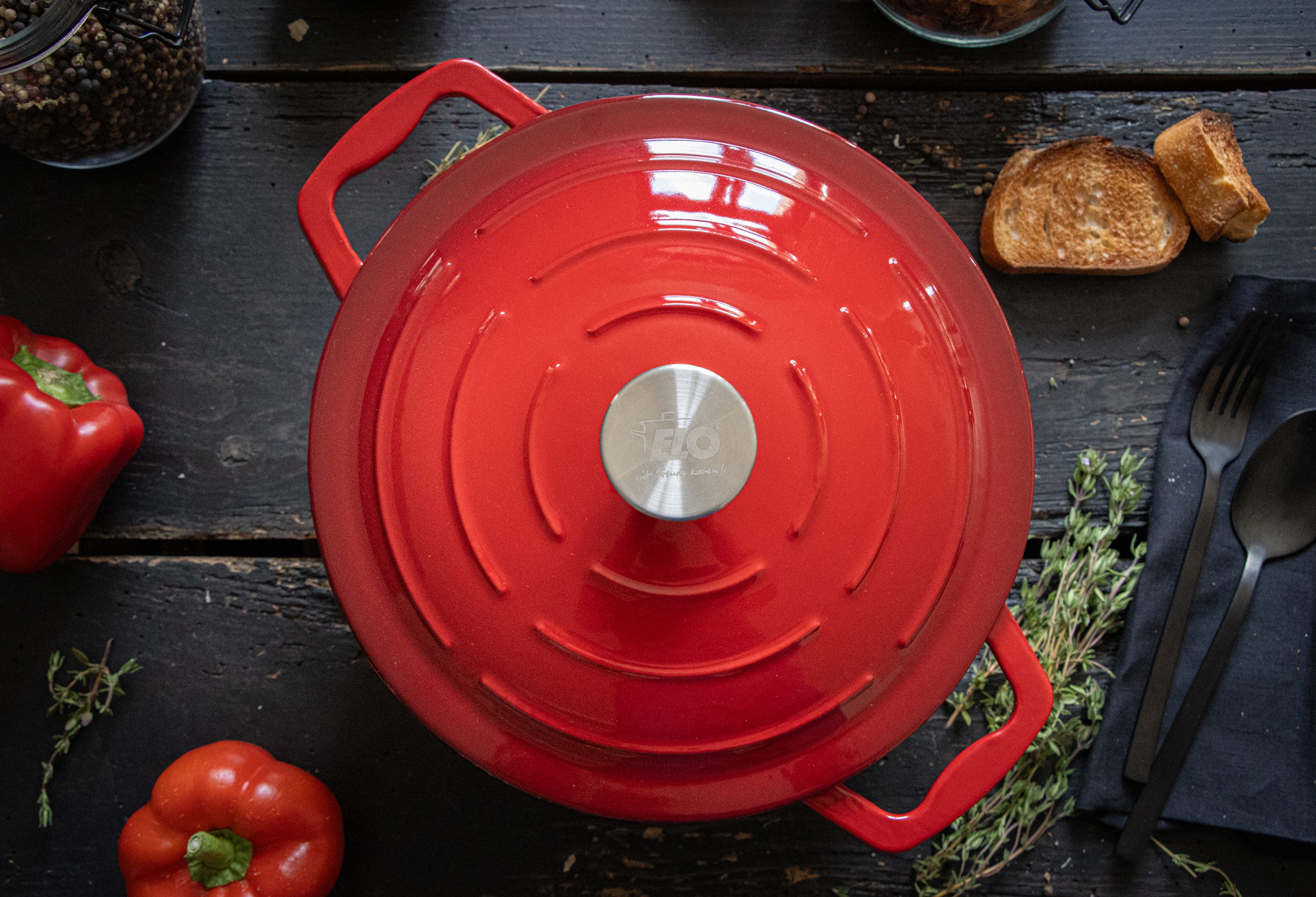 Elo Servierpfanne Kirschrot Gusseisen Pfanne 28 cm, Gusseisen (2-tlg., Bräter inkl. Deckel), Deckel mit Rillen für zarte Gerichte