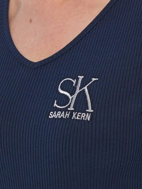 Sarah Kern T-Shirt Rippshirt figurbetont mit SK-Logo