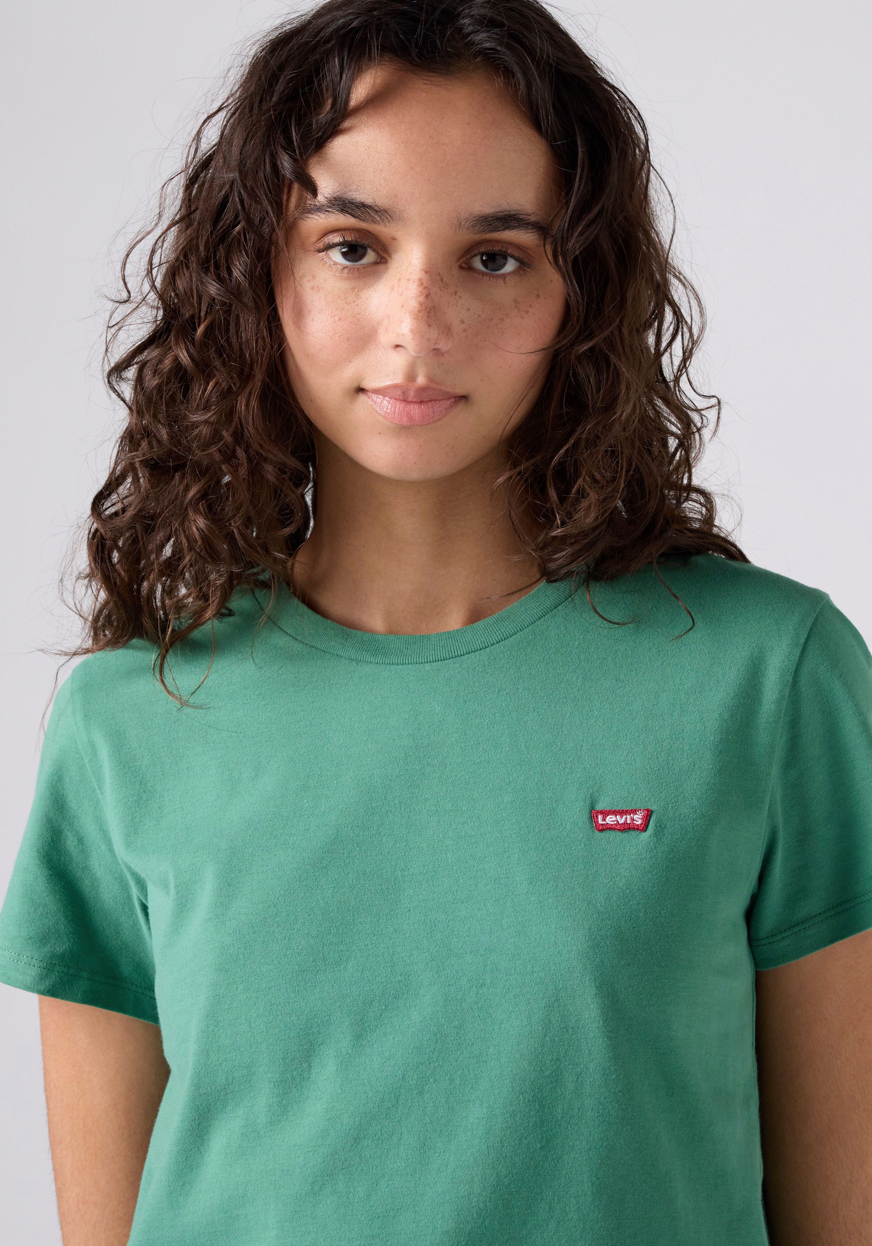 Levi's® T-Shirt TEE Minilogo mit kleiner Logostickerei – Bild 5 von 5