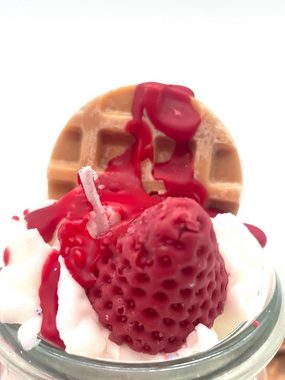 Anna & Julie Candles Duftkerze Strawberry Waffle - small, Sojawachs, Vegan