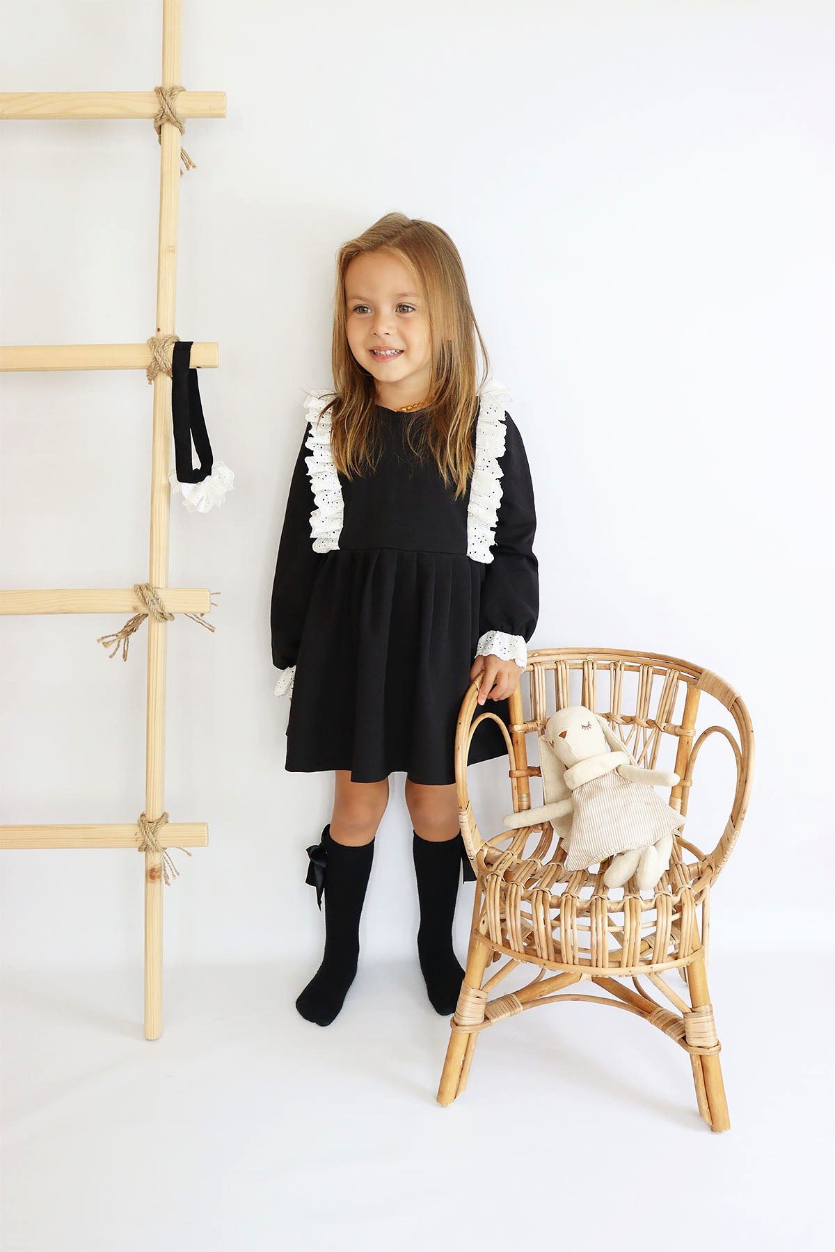 Parla Kids Kleid & Haarband Kleid Elena - Schwarzes Kleid mit Spitze, Rüschensaum und Haarband