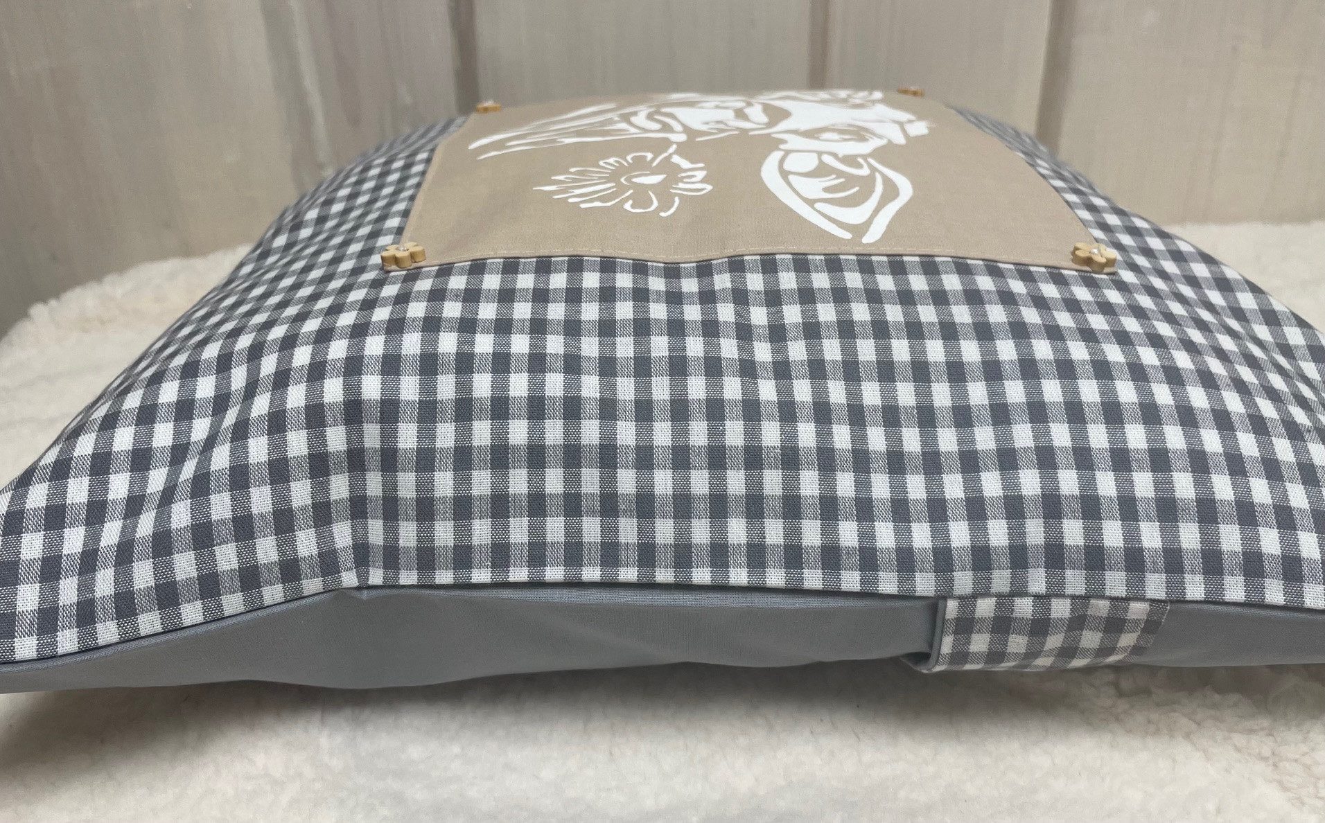 Ammerkind Dekokissen Landhausstil Kissenhülle *Kuh* grau/beige kariert, Kissenhülle ohne Füllung, 100% Handarbeit