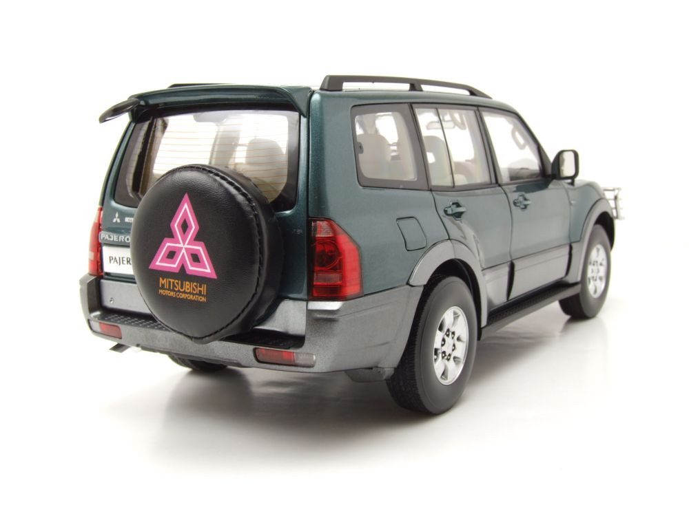 Sun Star Modellauto Mitsubishi Pajero V73 grün, Maßstab 1:18