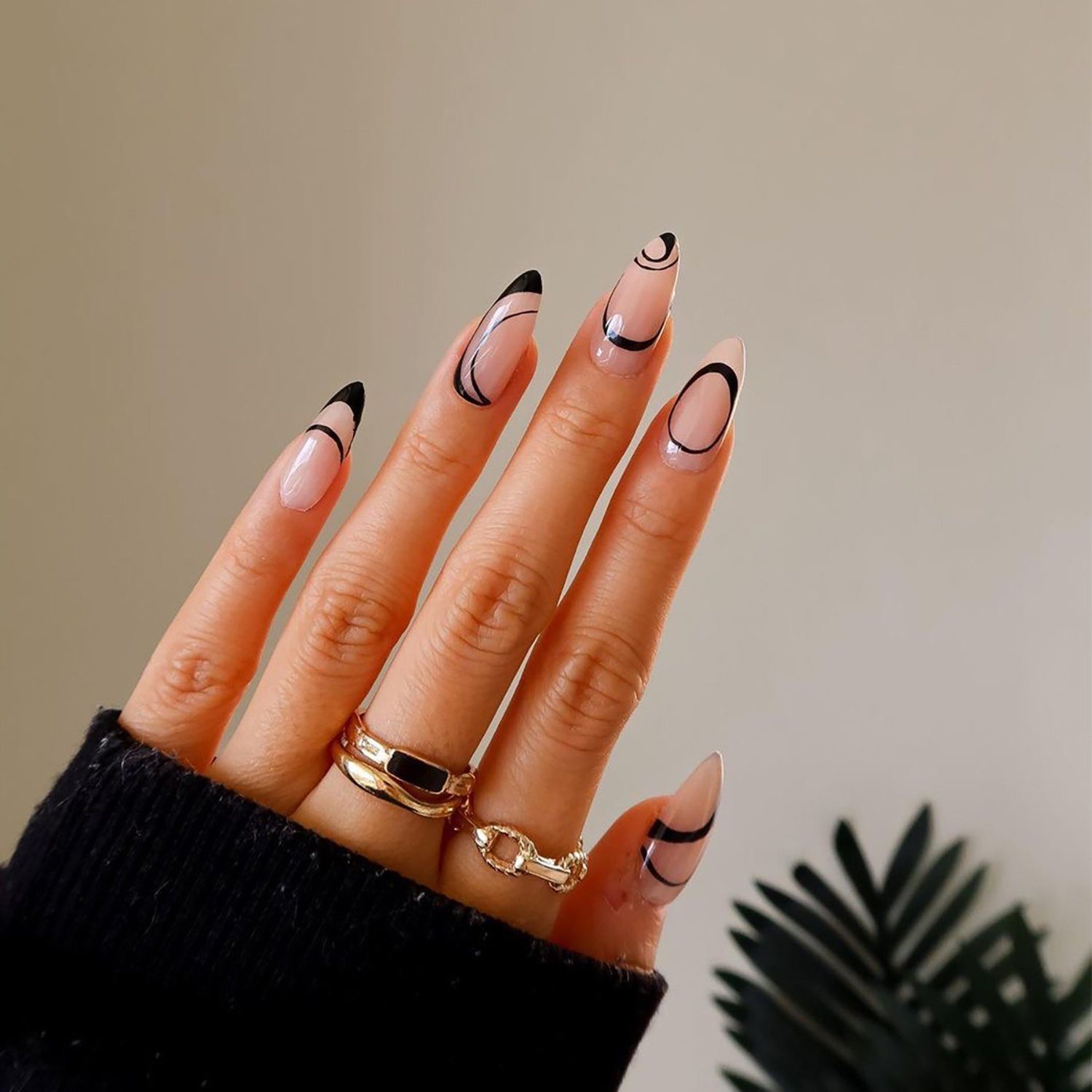 KSYLH Kunstfingernägel Nägel zum Aufkleben Kurz, French Wellenlinien Künstliche Nägel, 24-tlg., Schwarze Künstliche Fingernägel für Frauen Mädchen