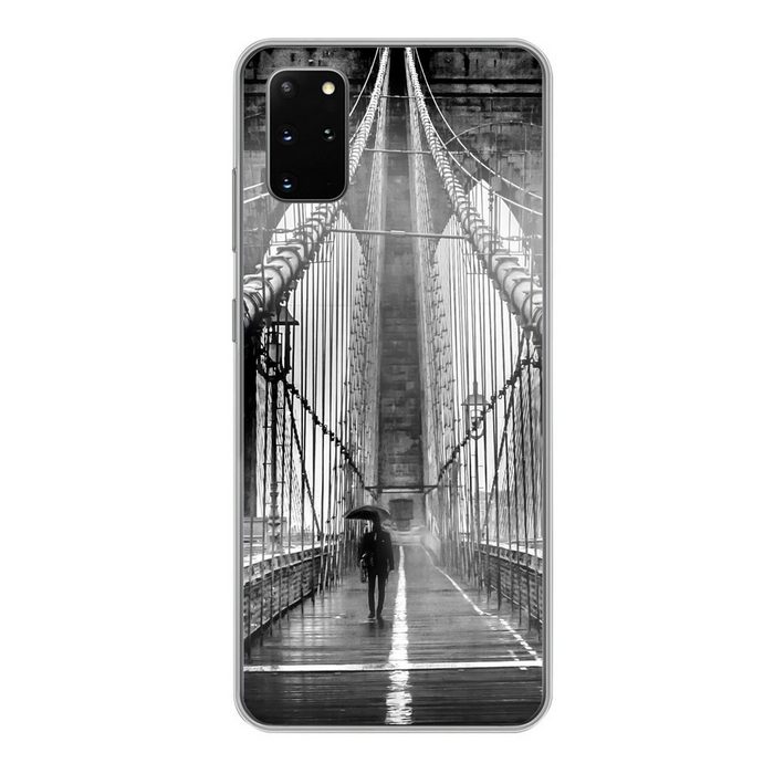 MuchoWow Handyhülle Brooklyn Bridge während des Regens in Schwarz und Weiß Phone Case Handyhülle Samsung Galaxy S20 Plus Silikon Schutzhülle