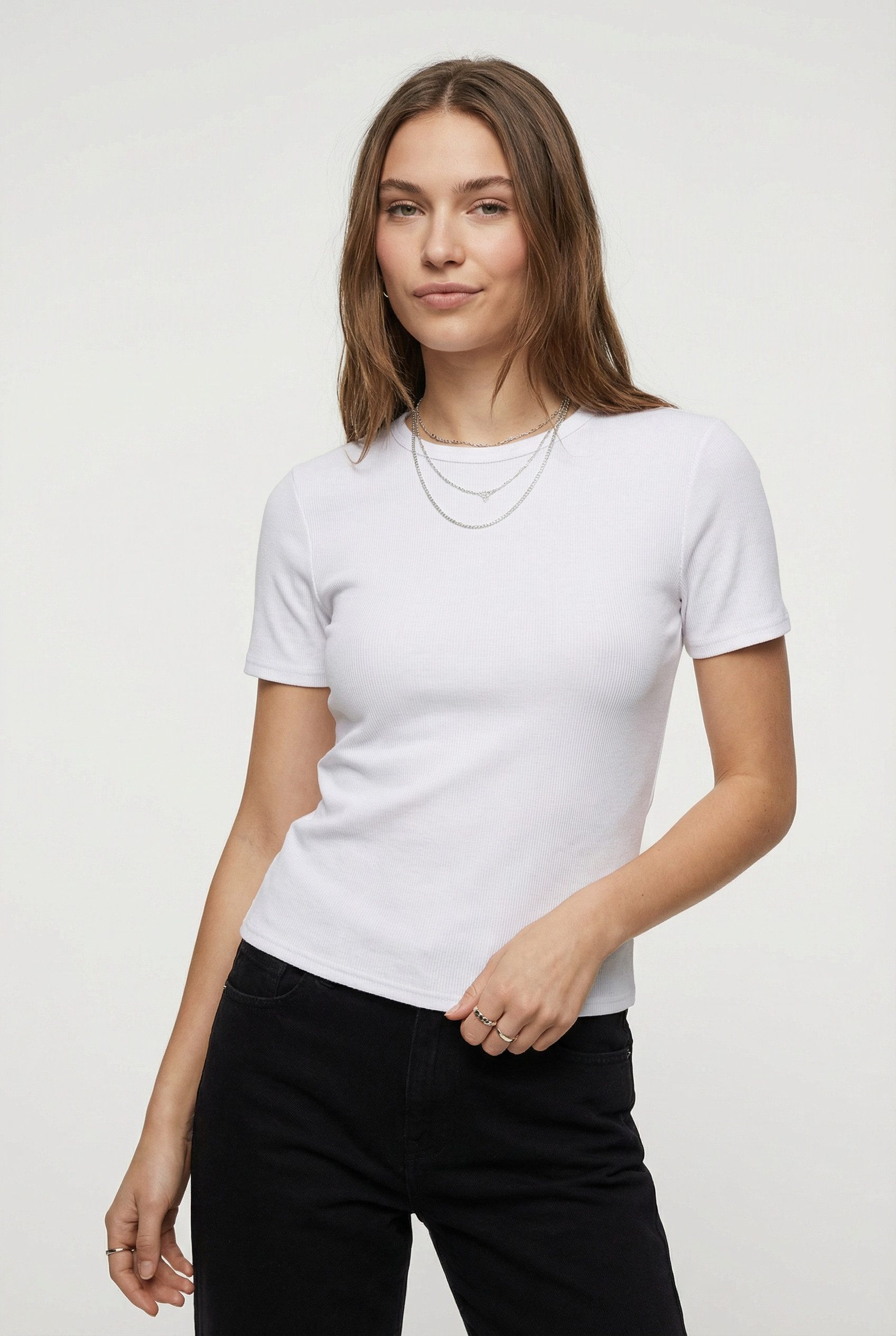 ONLY Kurzarmshirt ONLJUNE S/S TEE JRS NOOS Materialmix mit Stretch, figurbetonte Form
