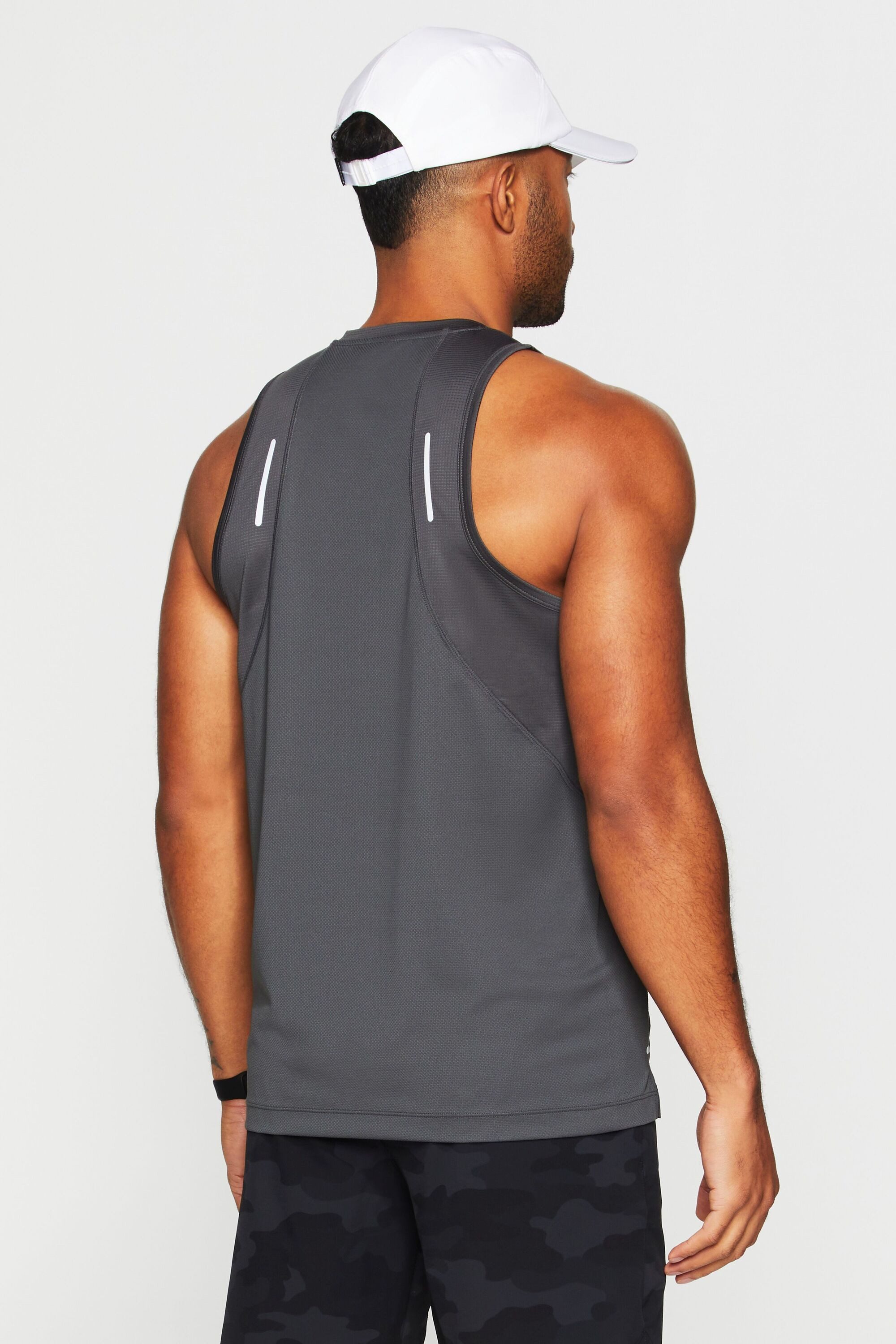 Fabletics Funktionsshirt THE O2 TANK (1-tlg) mit Autolichtreflektoren