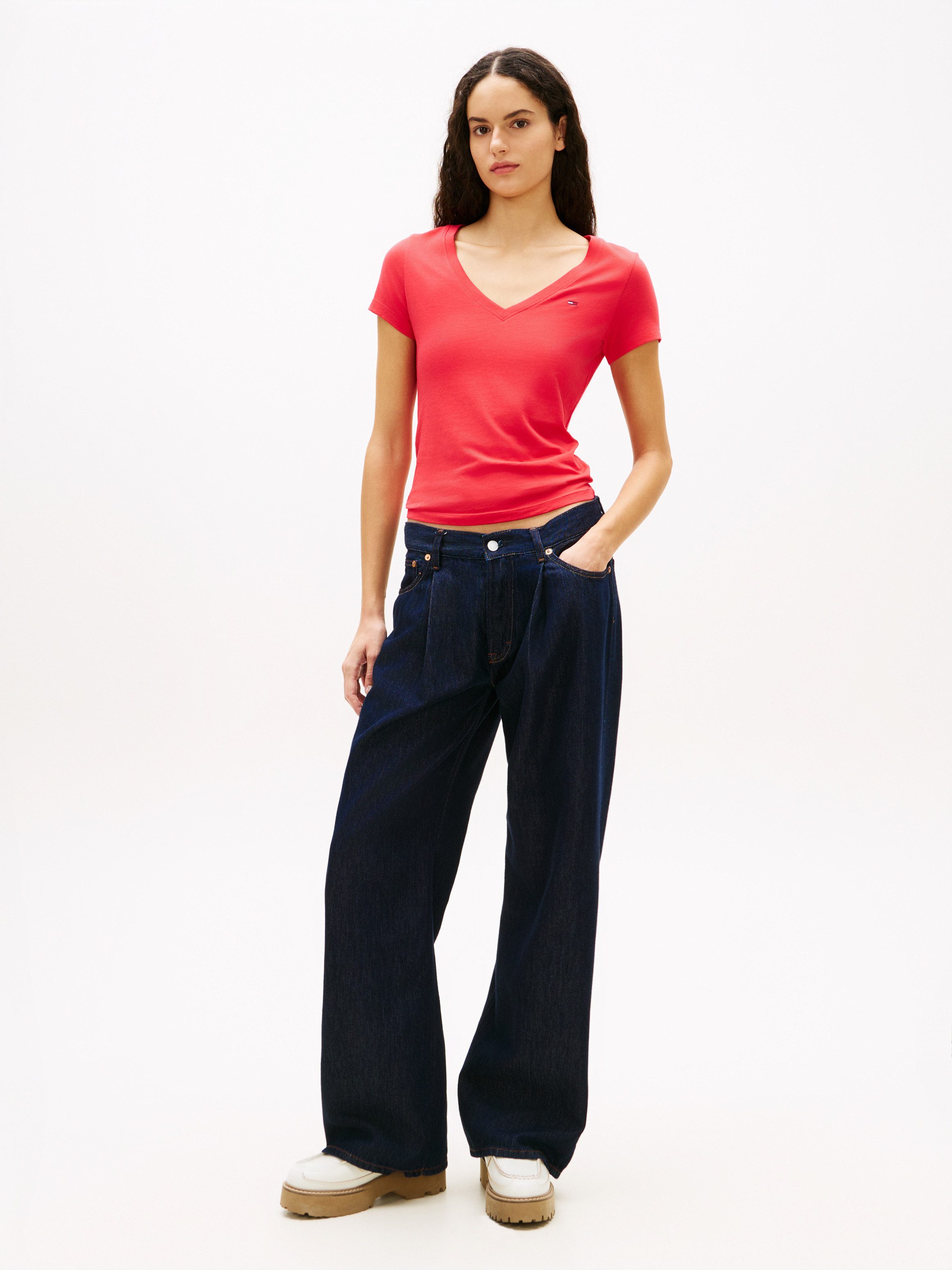 Tommy Jeans Kurzarmshirt TJW SLIM V-NECK TEE mit Logo-Stickerei