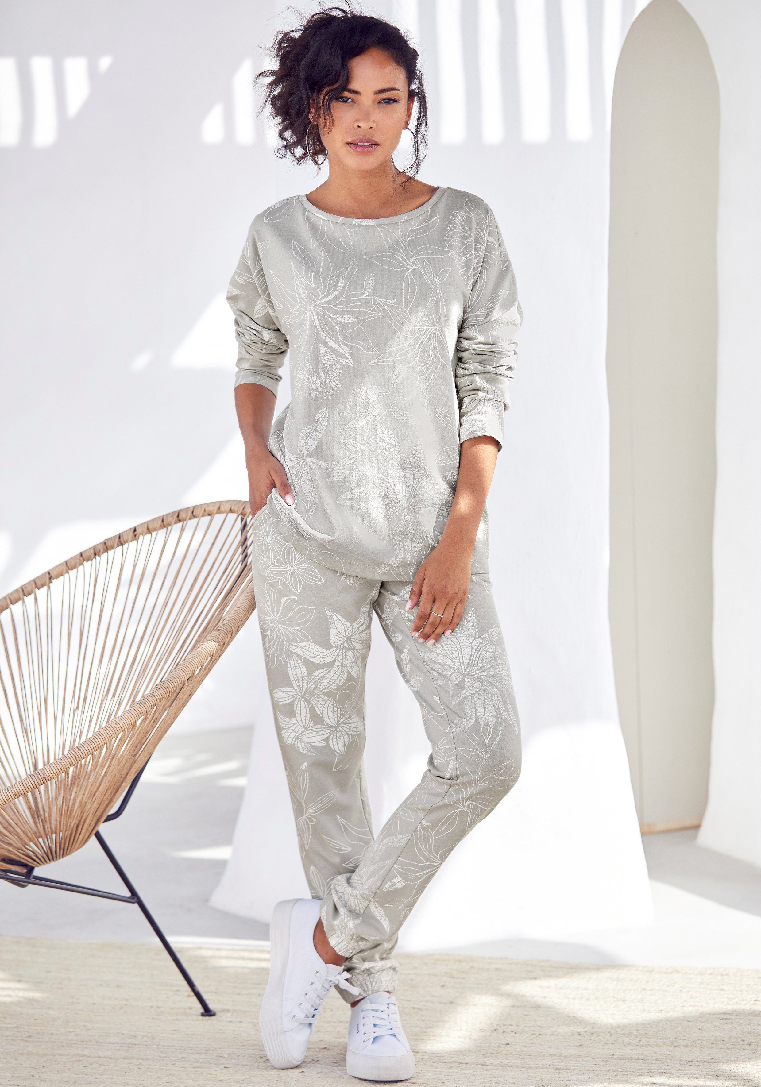 LASCANA Loungehose mit floralem Alloverdruck, Loungewear