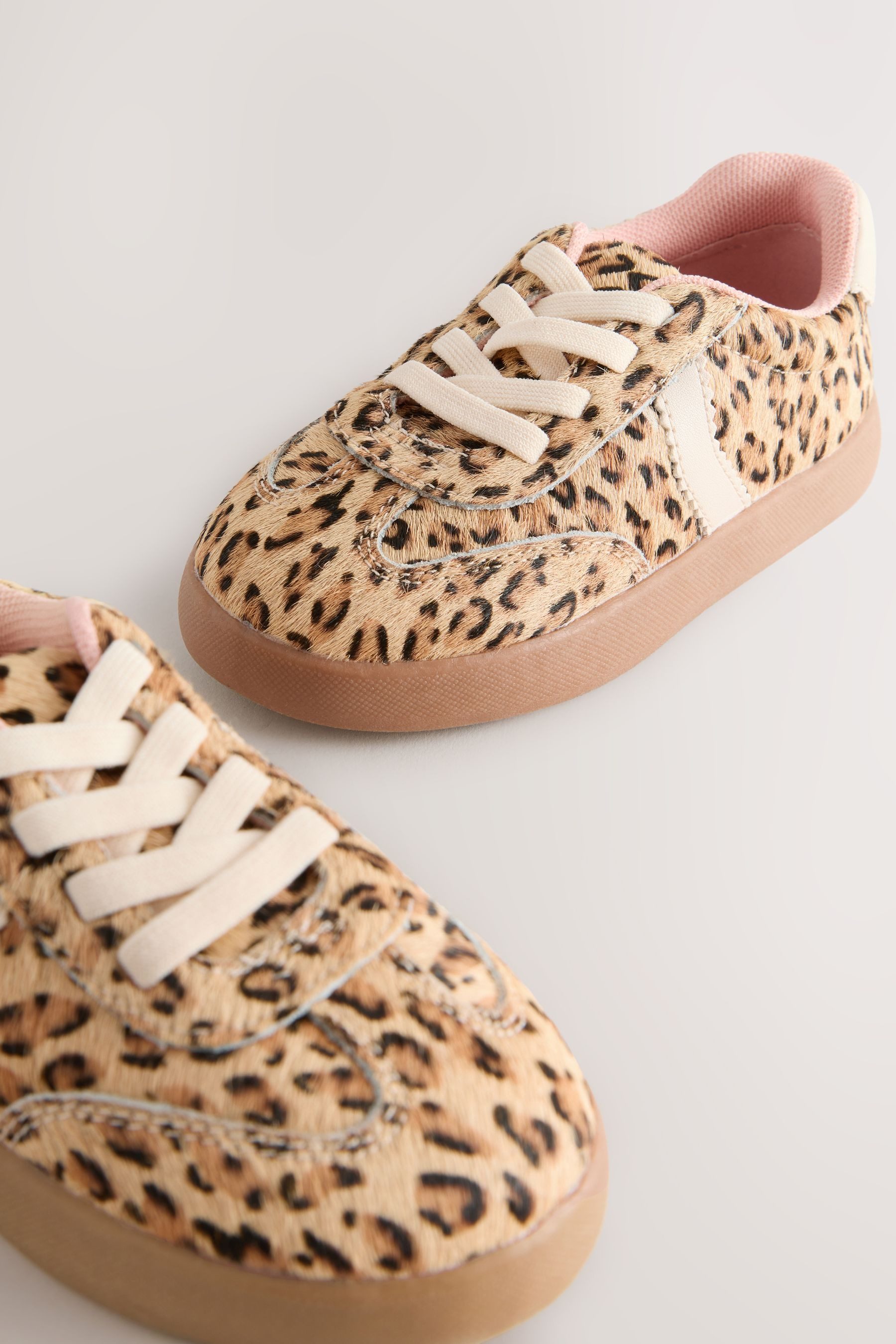 Next Sneaker mit Leoparden-Print und Elastikschnürung Sneaker (1-tlg)