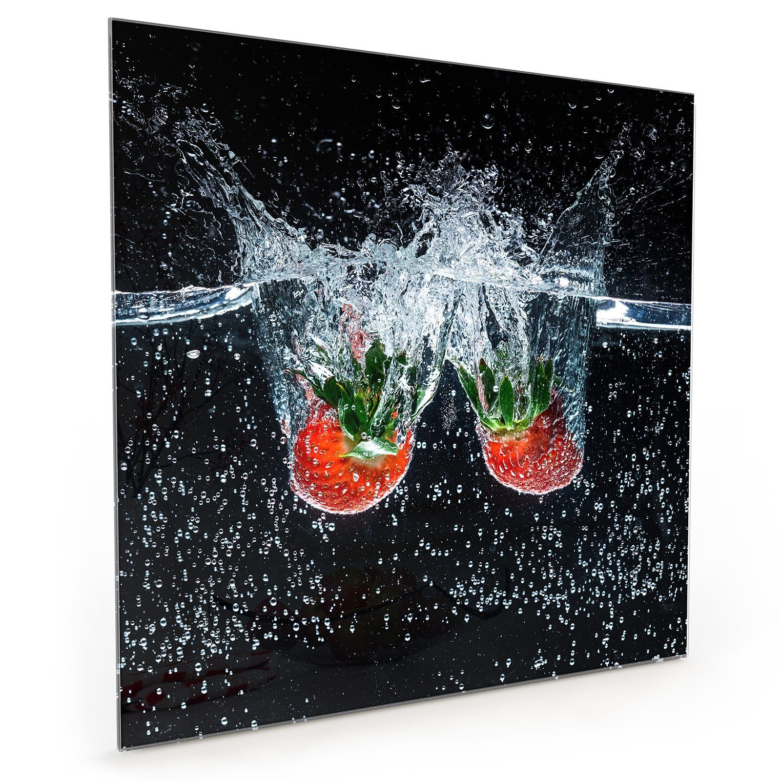 Primedeco Küchenrückwand Küchenrückwand Spritzschutz Glas mit Motiv Erdbeeren in Wasser fallend