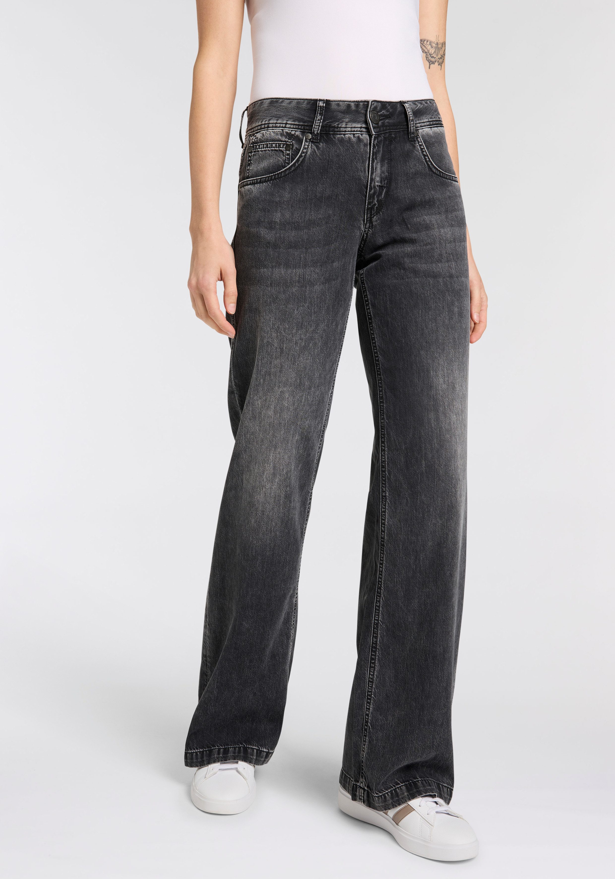 Herrlicher 5-Pocket-Jeans Edna Denim Black mit ausgestelltem Bein