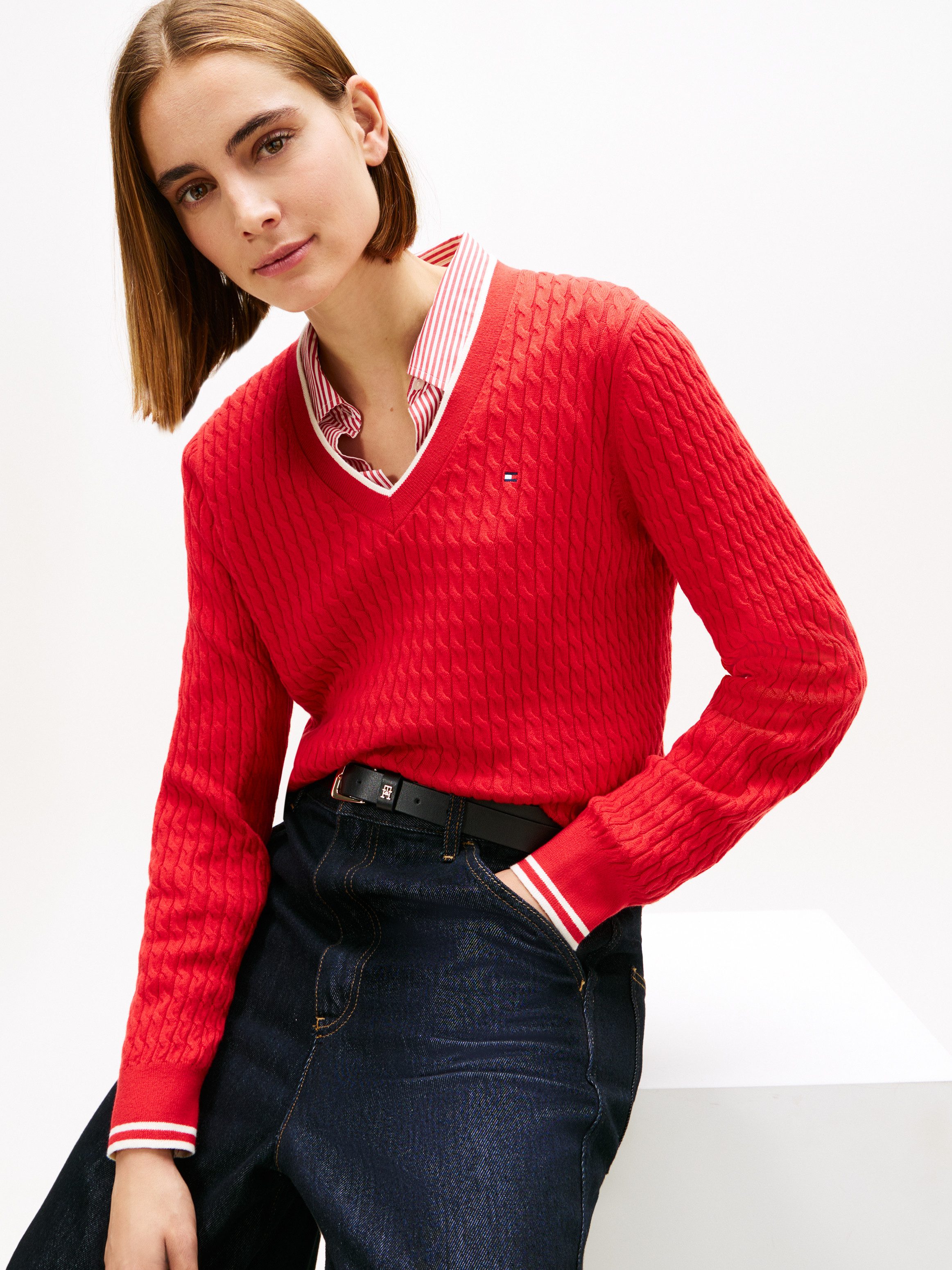 Tommy Hilfiger V-Ausschnitt-Pullover CO CABLE V-NK LS SWT mit Zopfmuster, Logostickerei