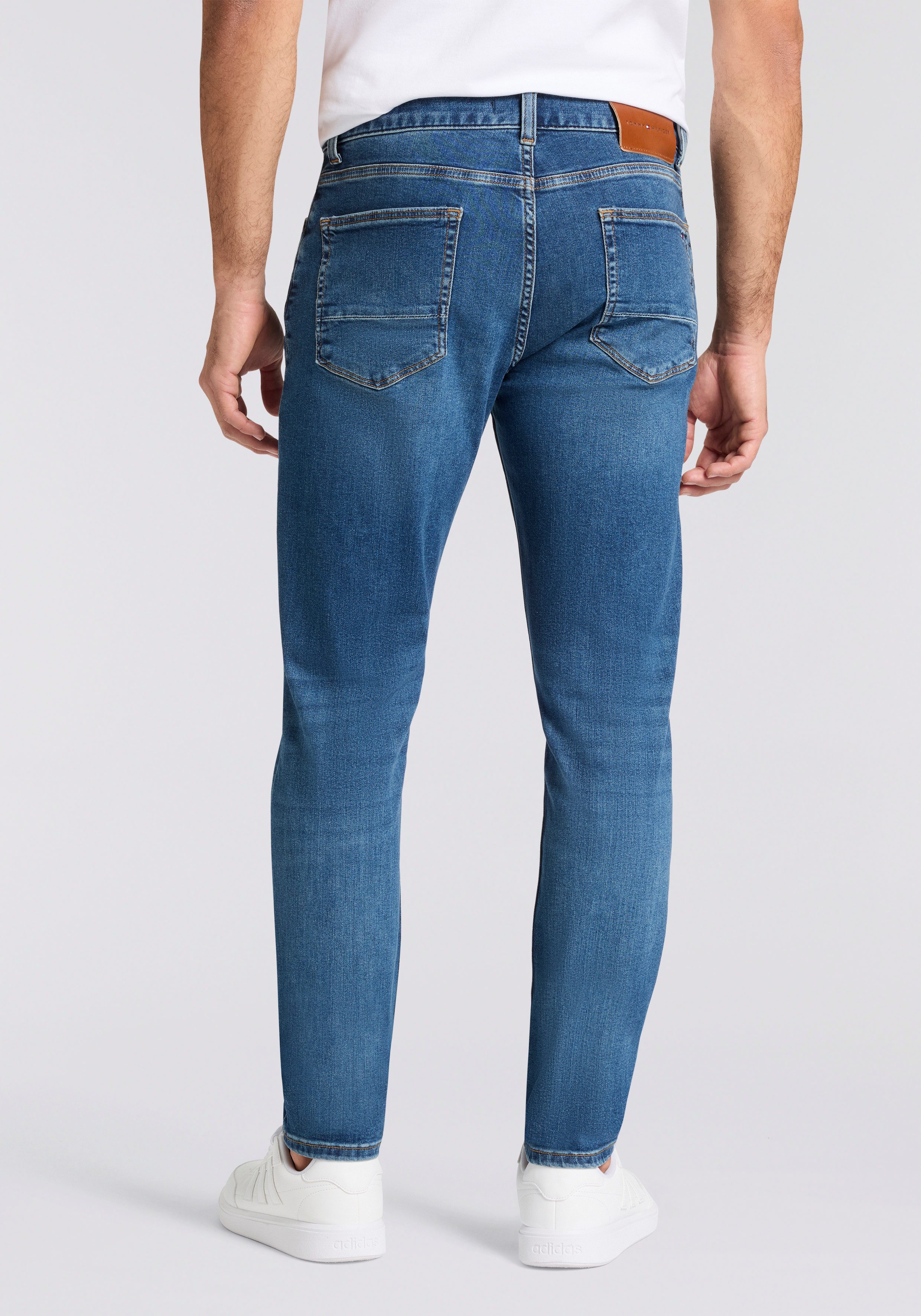 Tommy Hilfiger Slim-fit-Jeans CORE BLEECKER mit dezenter Waschung