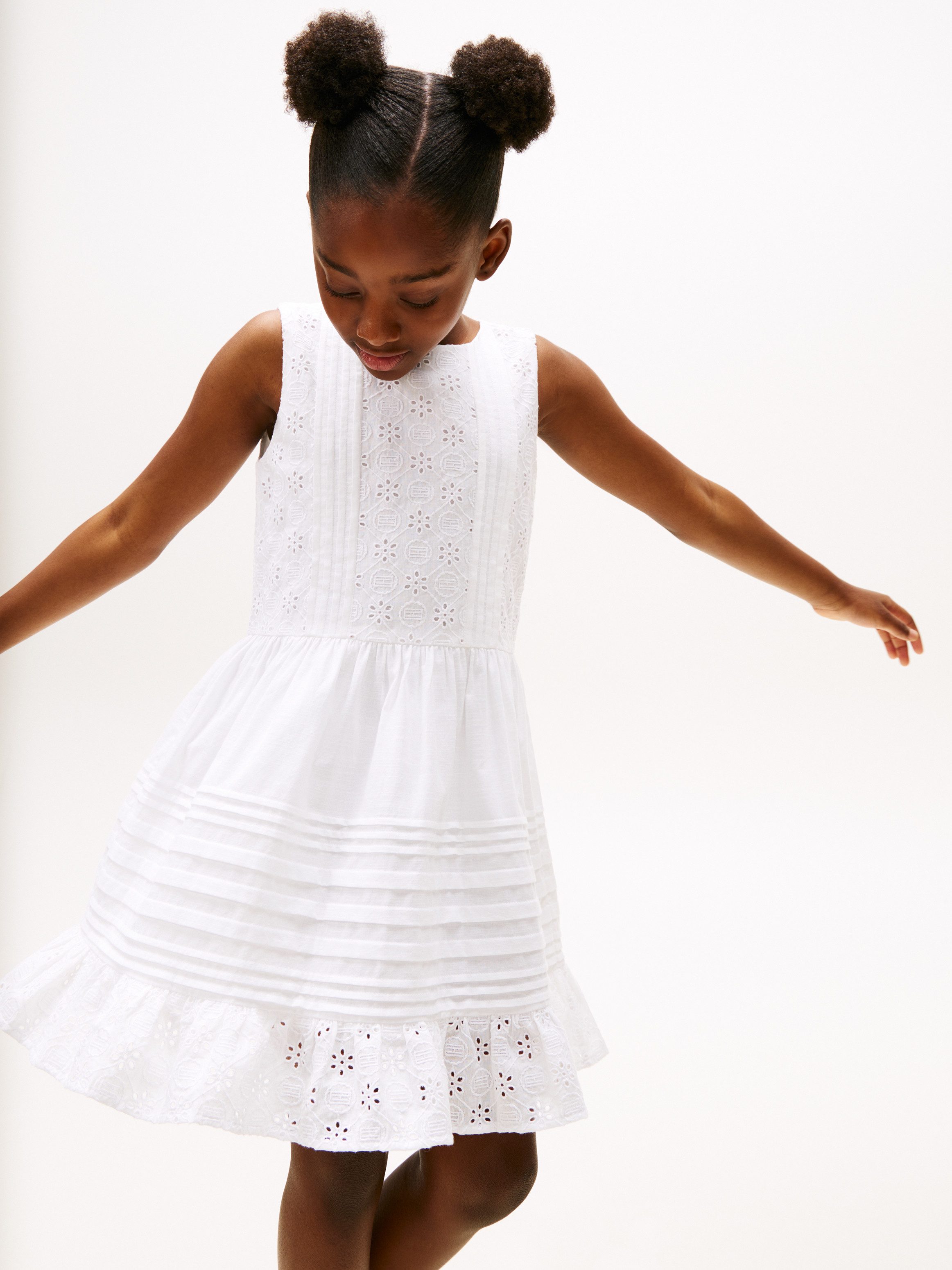 Tommy Hilfiger Sommerkleid EMBROIDERED COTTON DRESS SLVLS mit zarter Lochstickerei, mit Biesen