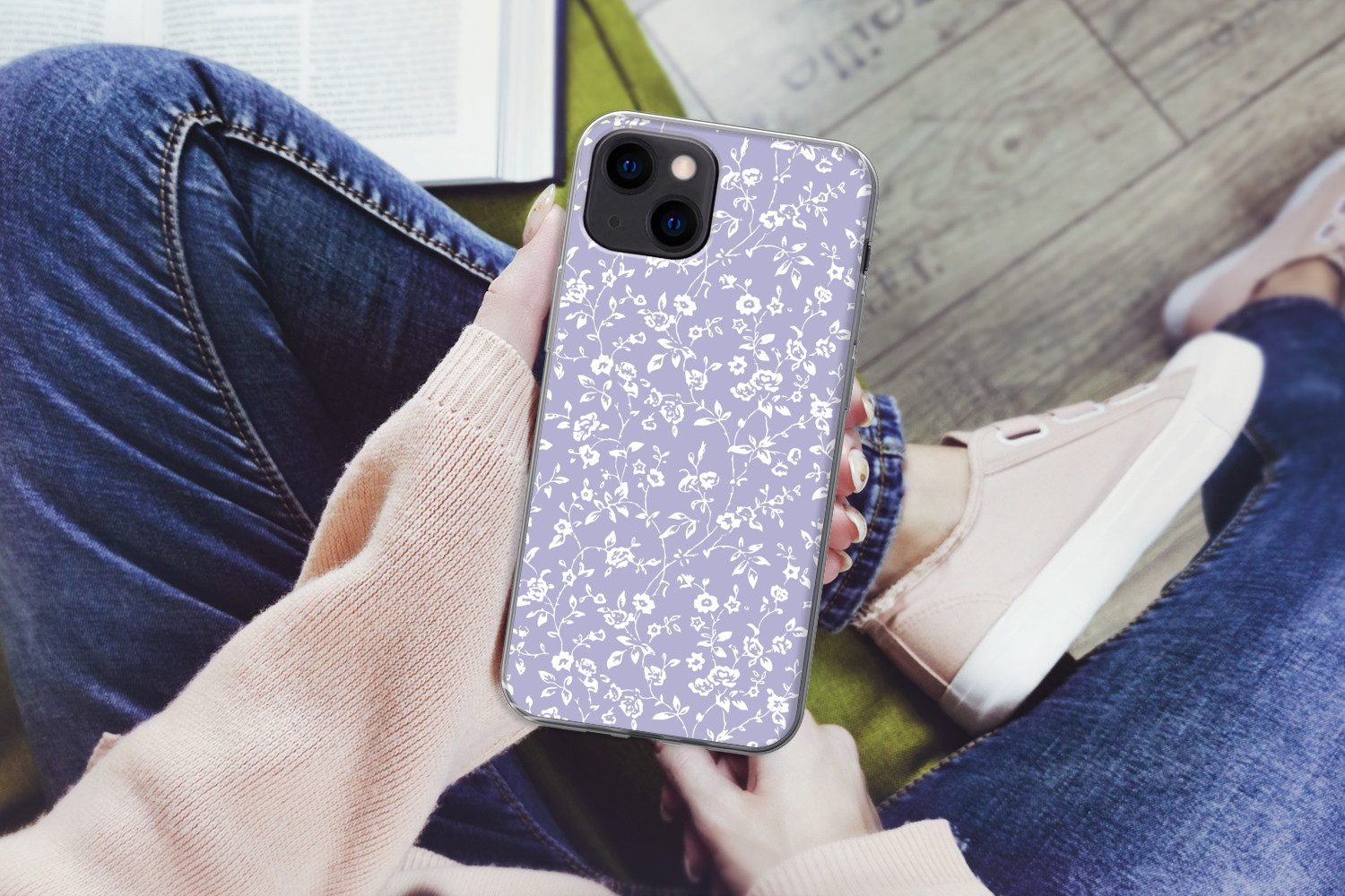 MuchoWow Handyhülle für Apple iPhone 13 Florales Muster - Lila - Weiß - Blumen, Smartphone-Bumper, Print, Handy Schutzhülle Dünn