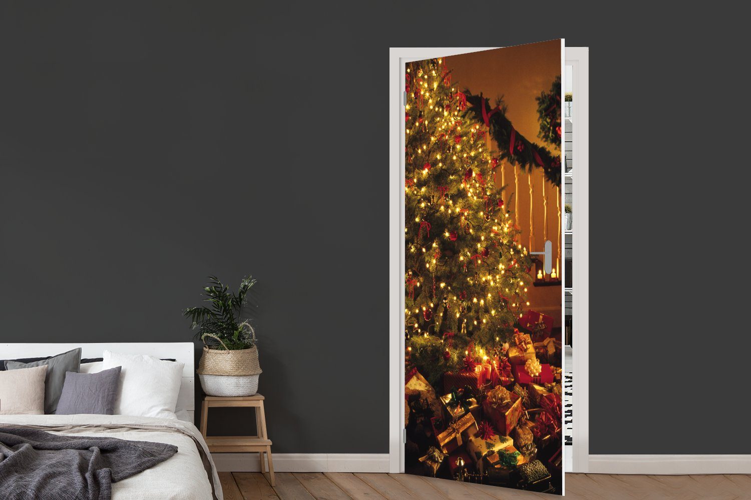 MuchoWow Türtapete Weihnachten - Türaufkleber, 75x205 Matt, cm für St), Fototapete bedruckt, (1 Weihnachtsschmuck, - Tür, Weihnachtsbaum