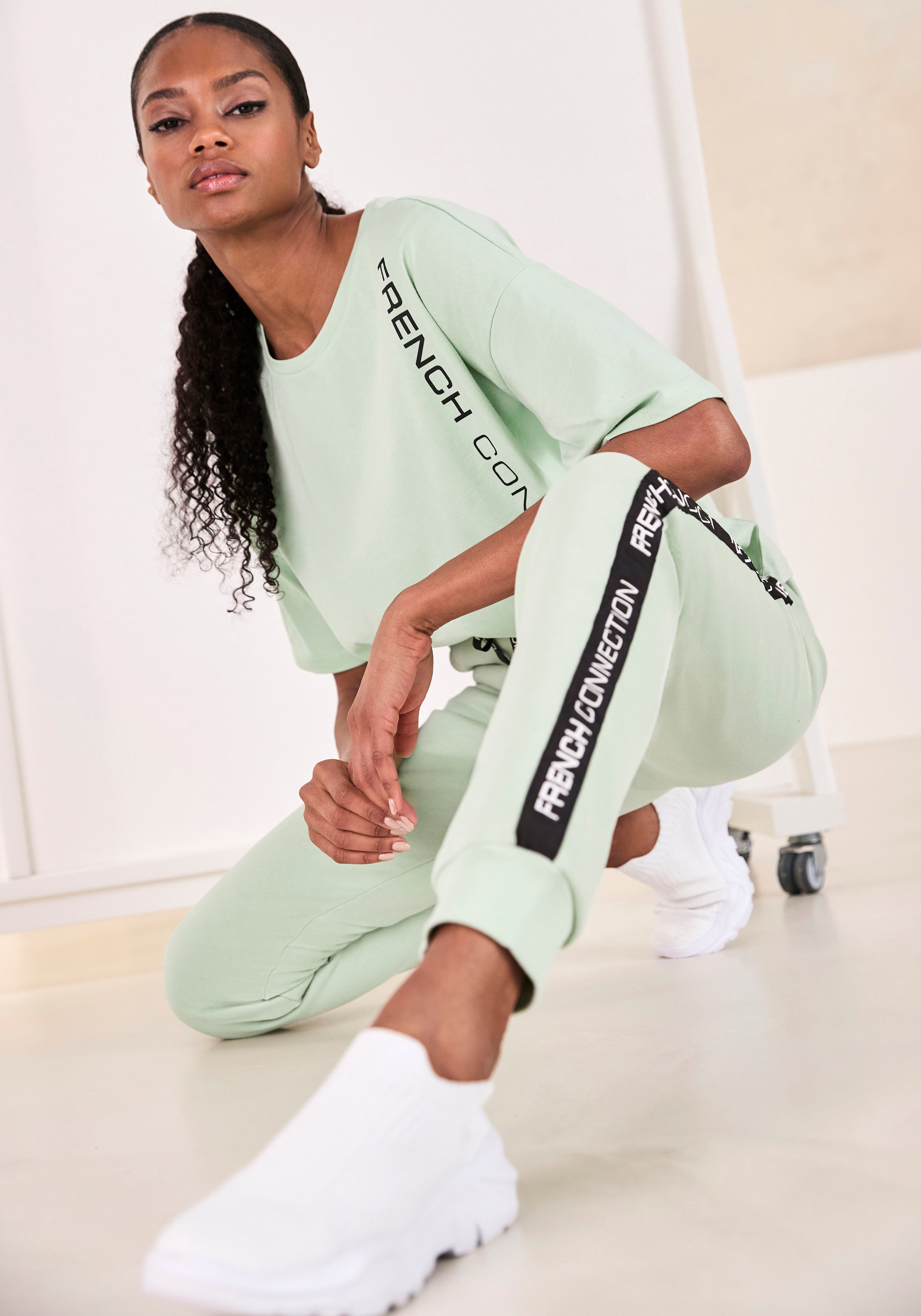 French Connection T-Shirt mit weiten Ärmeln und Logodruck