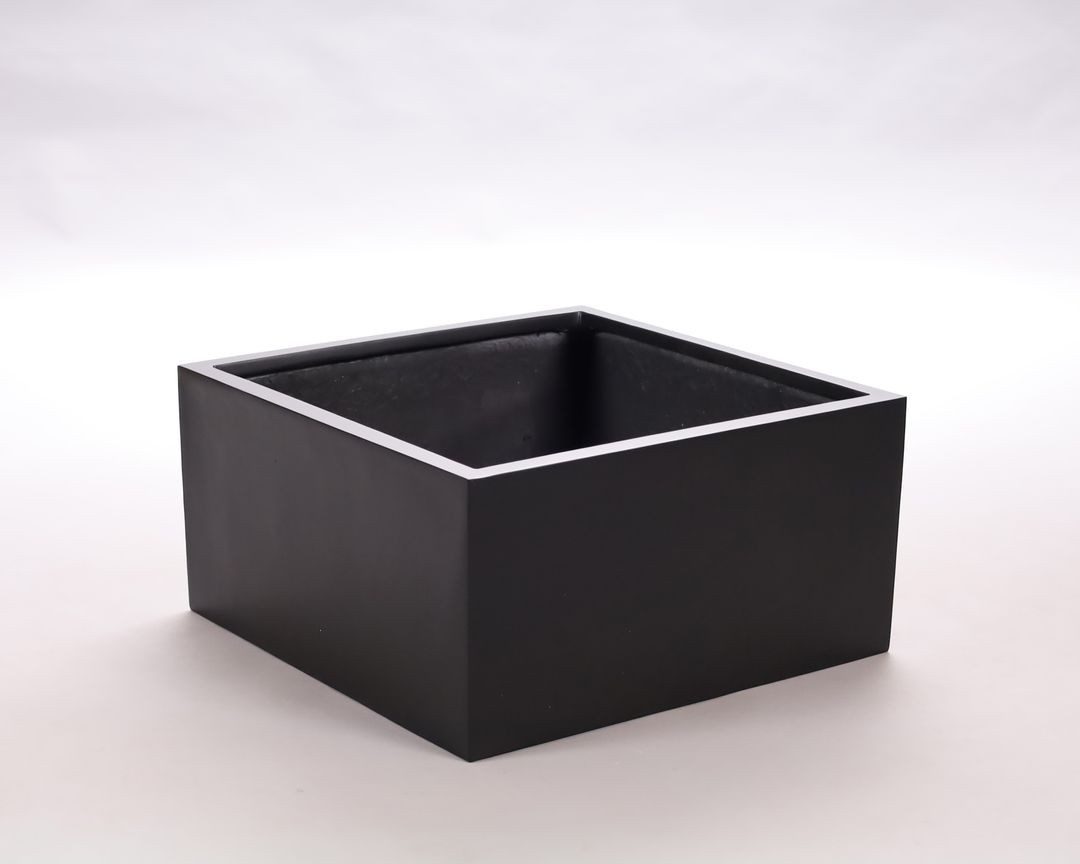 Elegant Einrichten Pflanzkübel Pflanzkübel Fiberglas niedrig 50x50x20cm Schwarz-Matt (1 St)