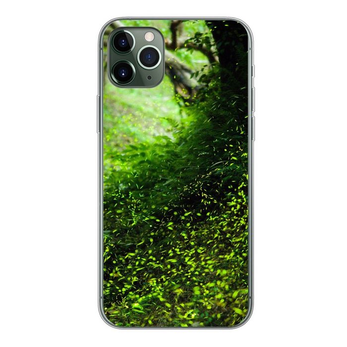 MuchoWow Handyhülle Glühwürmchen in einer grünen Landschaft während der Tageslichtstunden Handyhülle Apple iPhone 11 Pro Max Smartphone-Bumper Print Handy