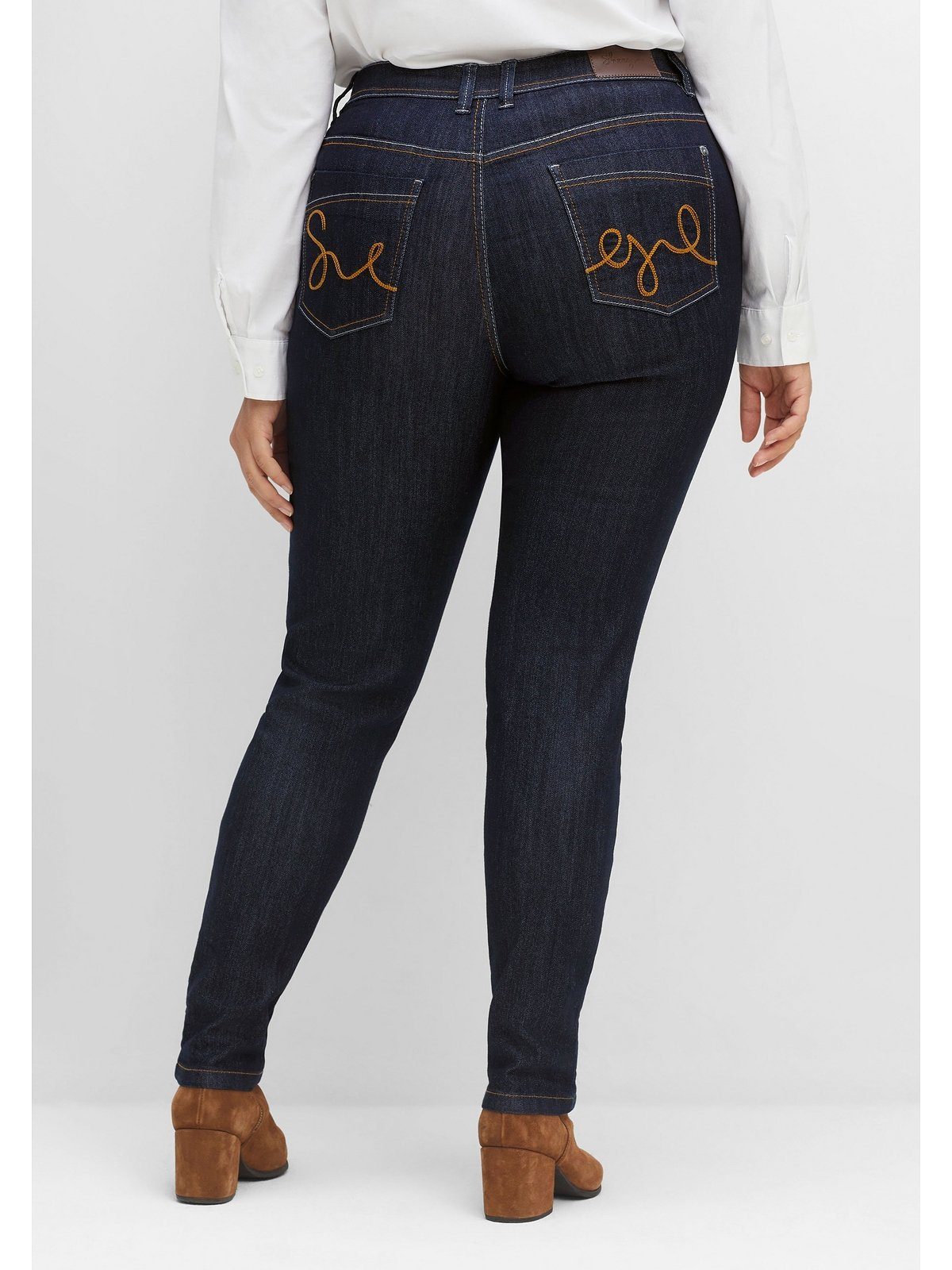 mit Schmale« Kontrastnähten black Größen »Die Stretch-Jeans blue Denim Sheego zweifarbigen Große