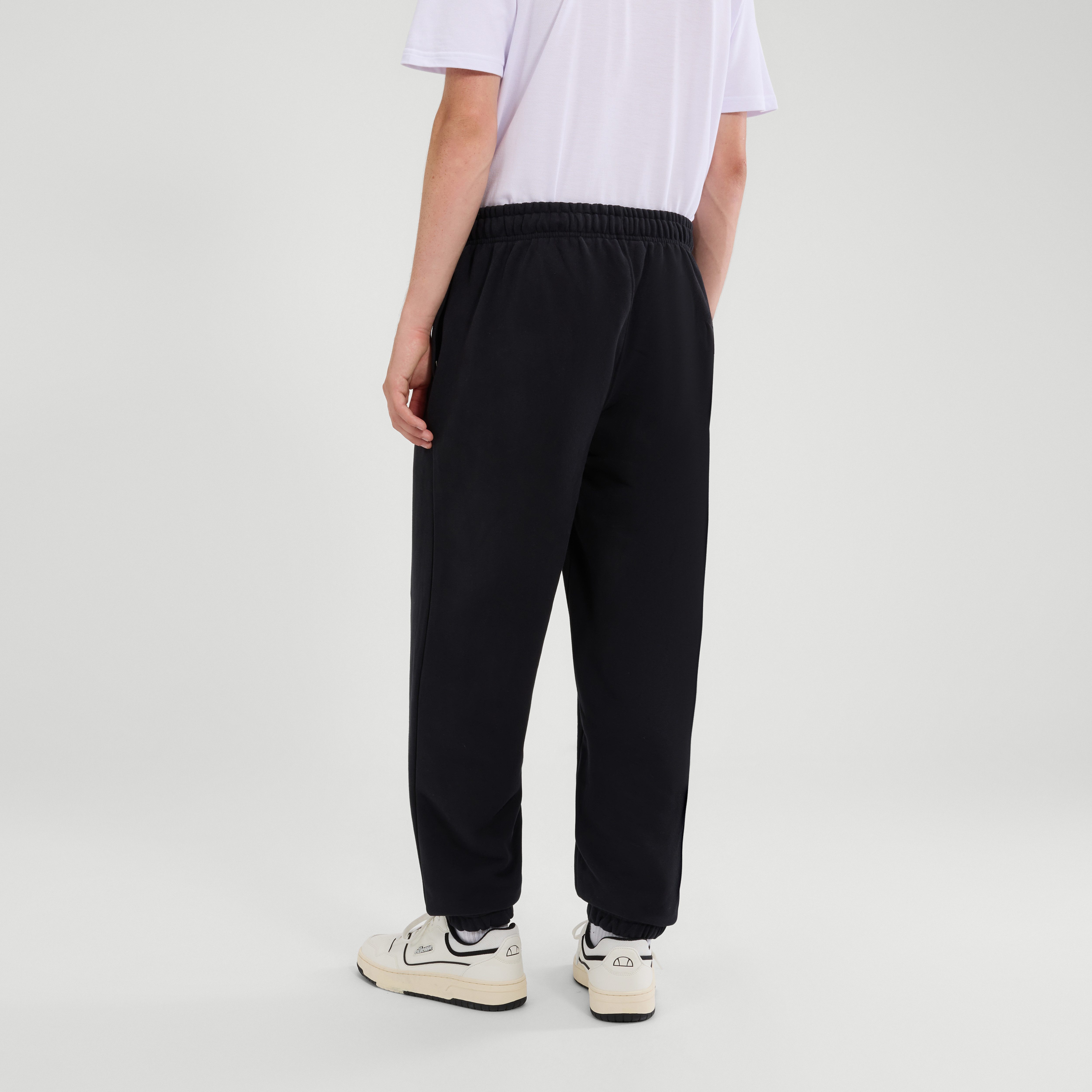 Ellesse Jogginghose PIDEURA JOGGER sportlicher Stil, aus Baumwoll-Polyester-Mischung, leichtes Material