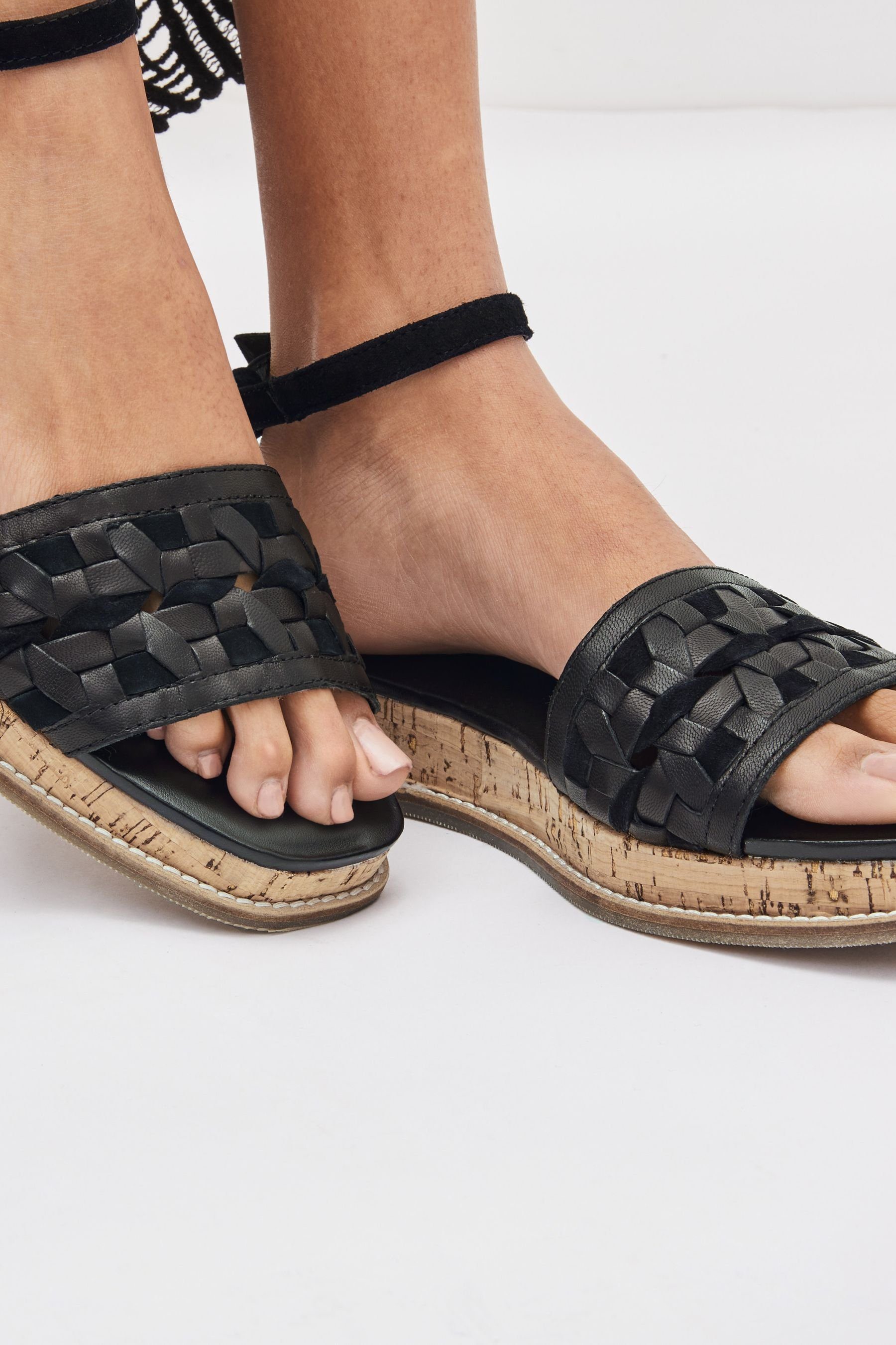 Next Forever Comfort® Sandalen aus Leder, extra weit Keilsandalette (1-tlg)