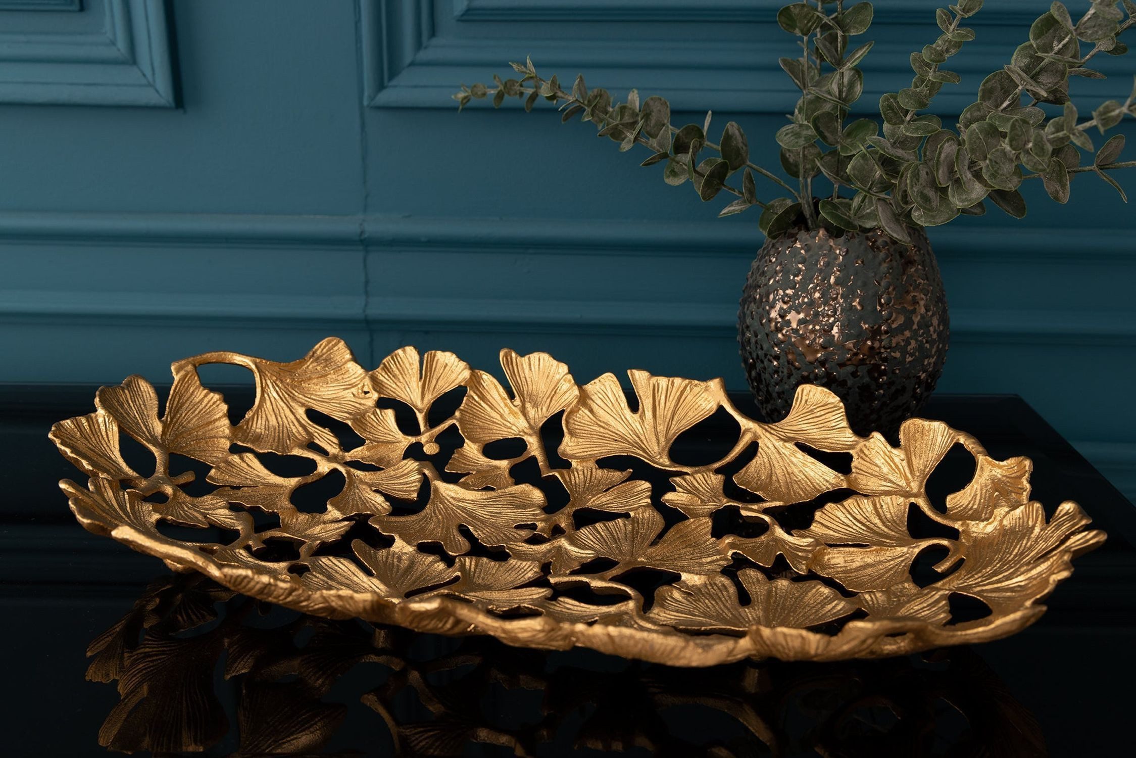 Licht-Erlebnisse Dekoschale DANIEL, Gold Handarbeit 40 cm lang Ginko Blatt Design Asiatisch Metall Schale