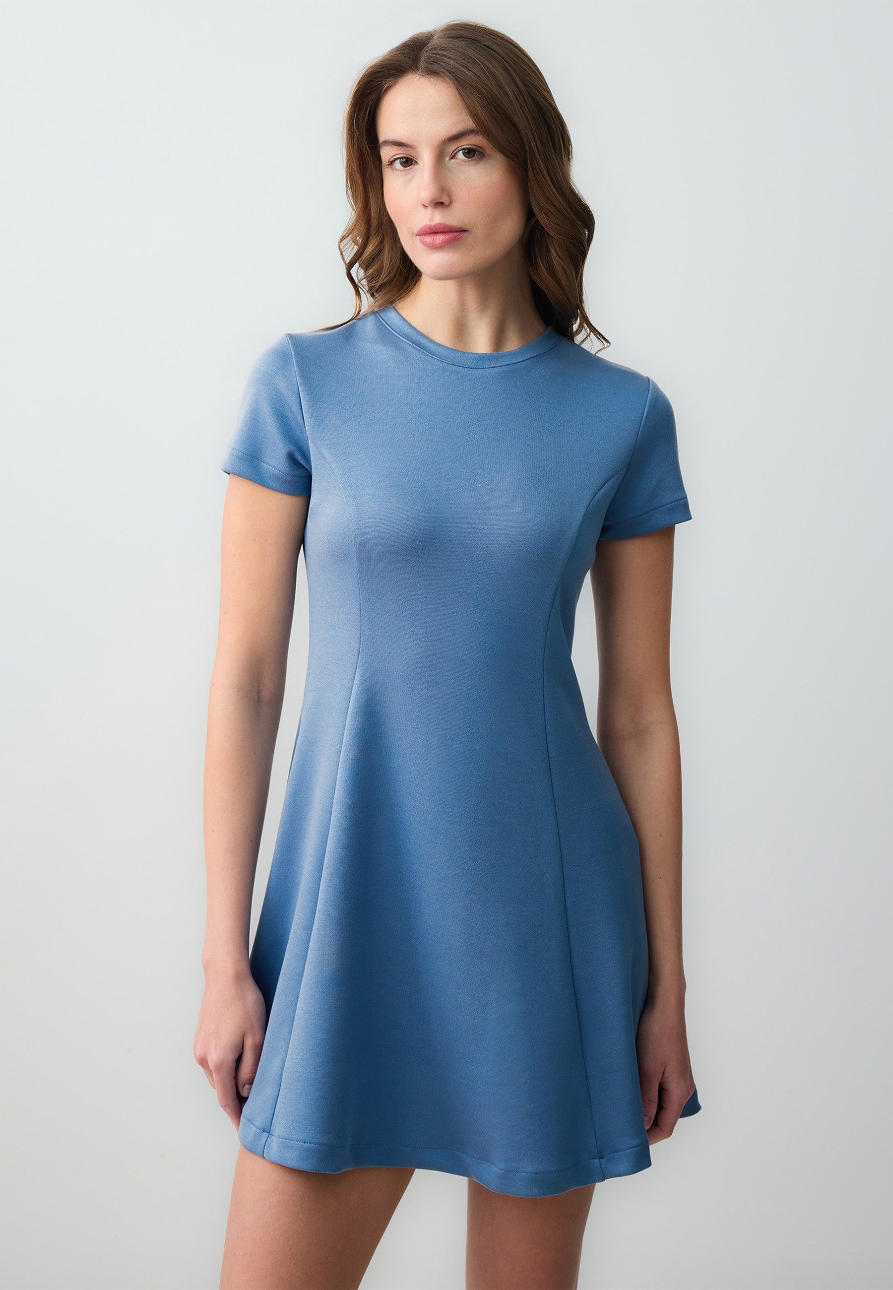 Minikleid Minikleid Aus Modal-Strick Mit Rundhalsausschnitt Und Kurzen Ärmeln