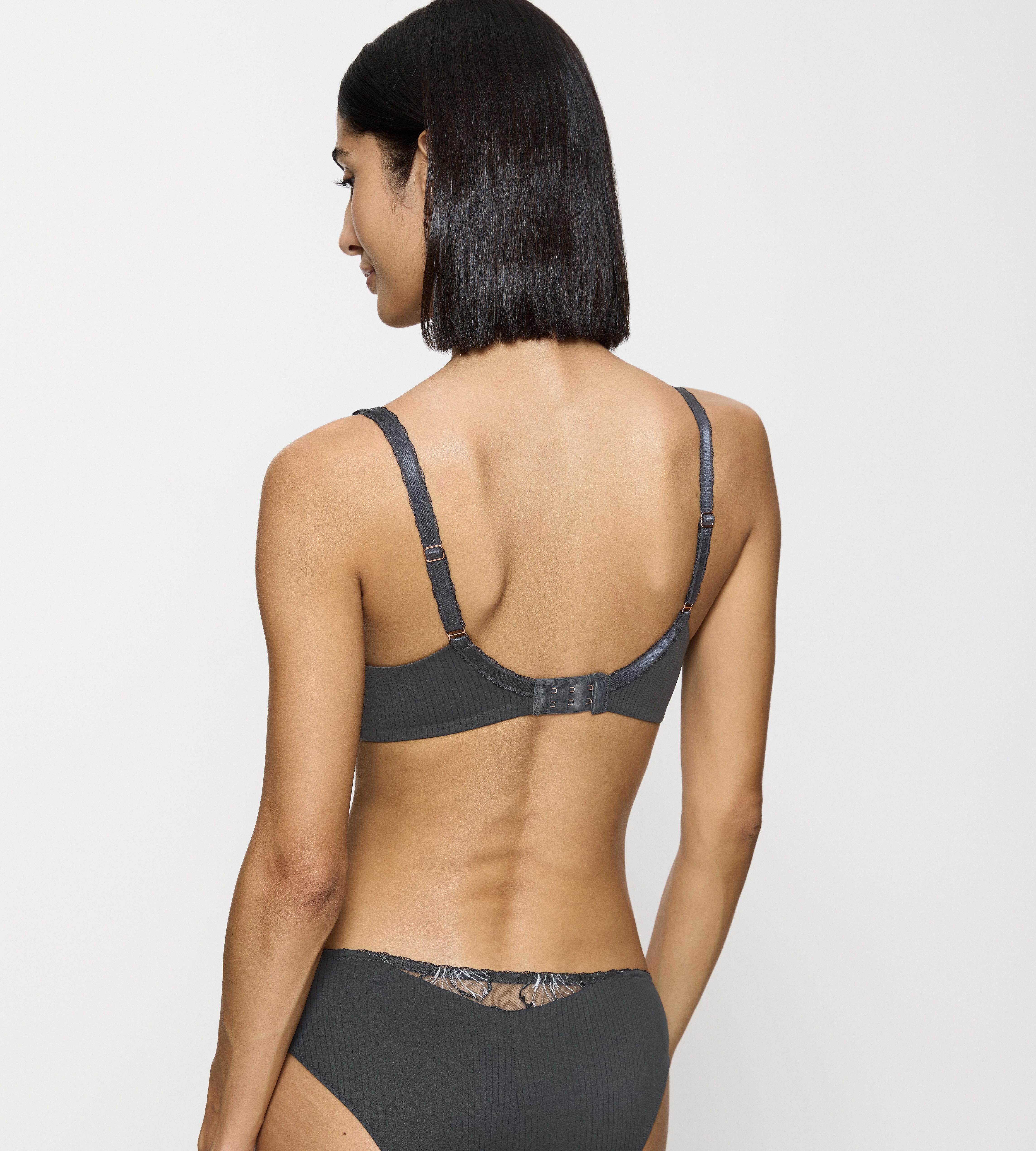 Triumph Halbschalen-BH Wild Iris Florale Spacer-Cups, tiefer Rückenausschnitt, wattiert