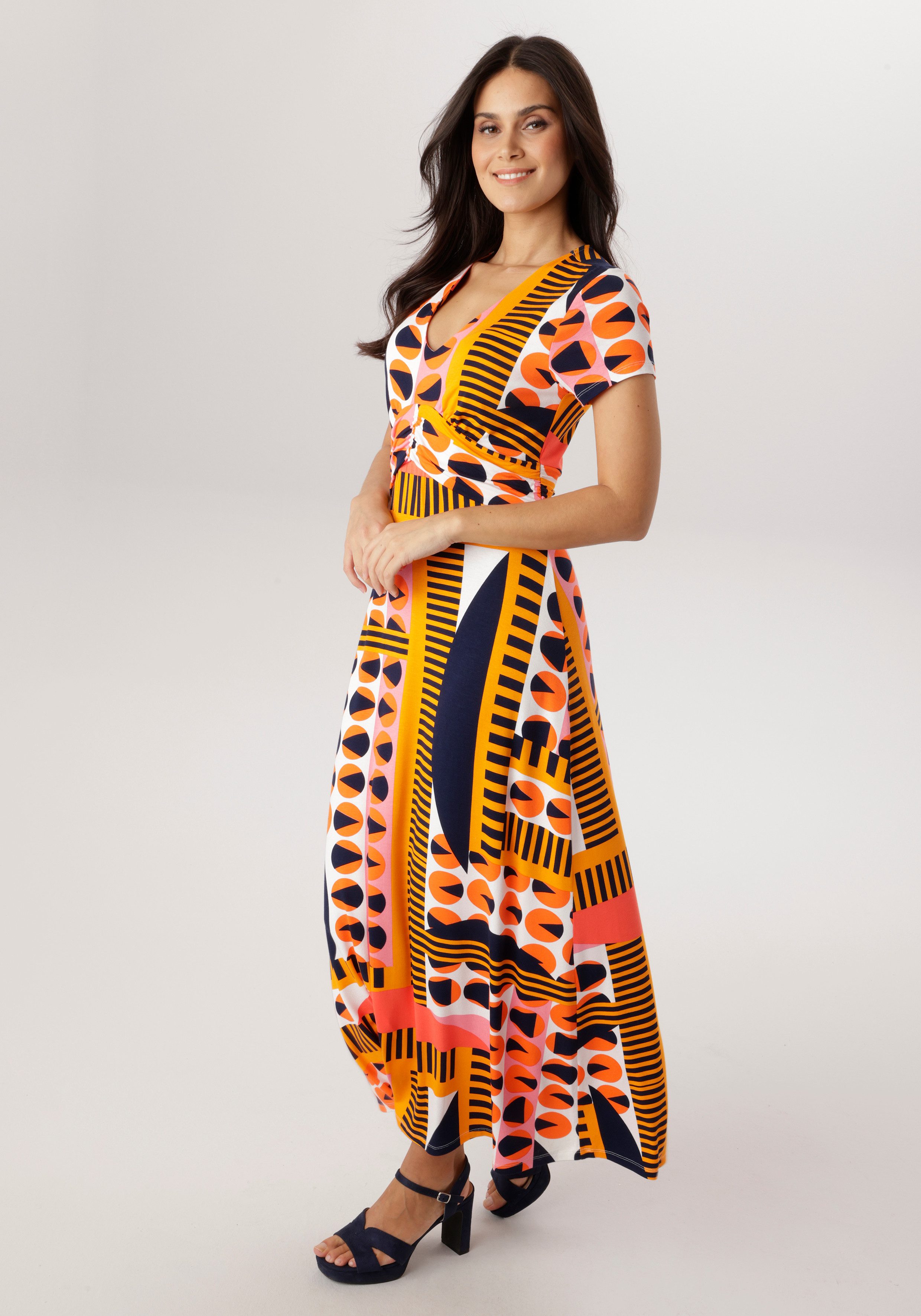 Aniston SELECTED Maxikleid in kräftigen Farbtönen und geometrischer Musterung - NEUE KOLLEKTION. € 59,99, (€ 59,99 pro 1 Stk).