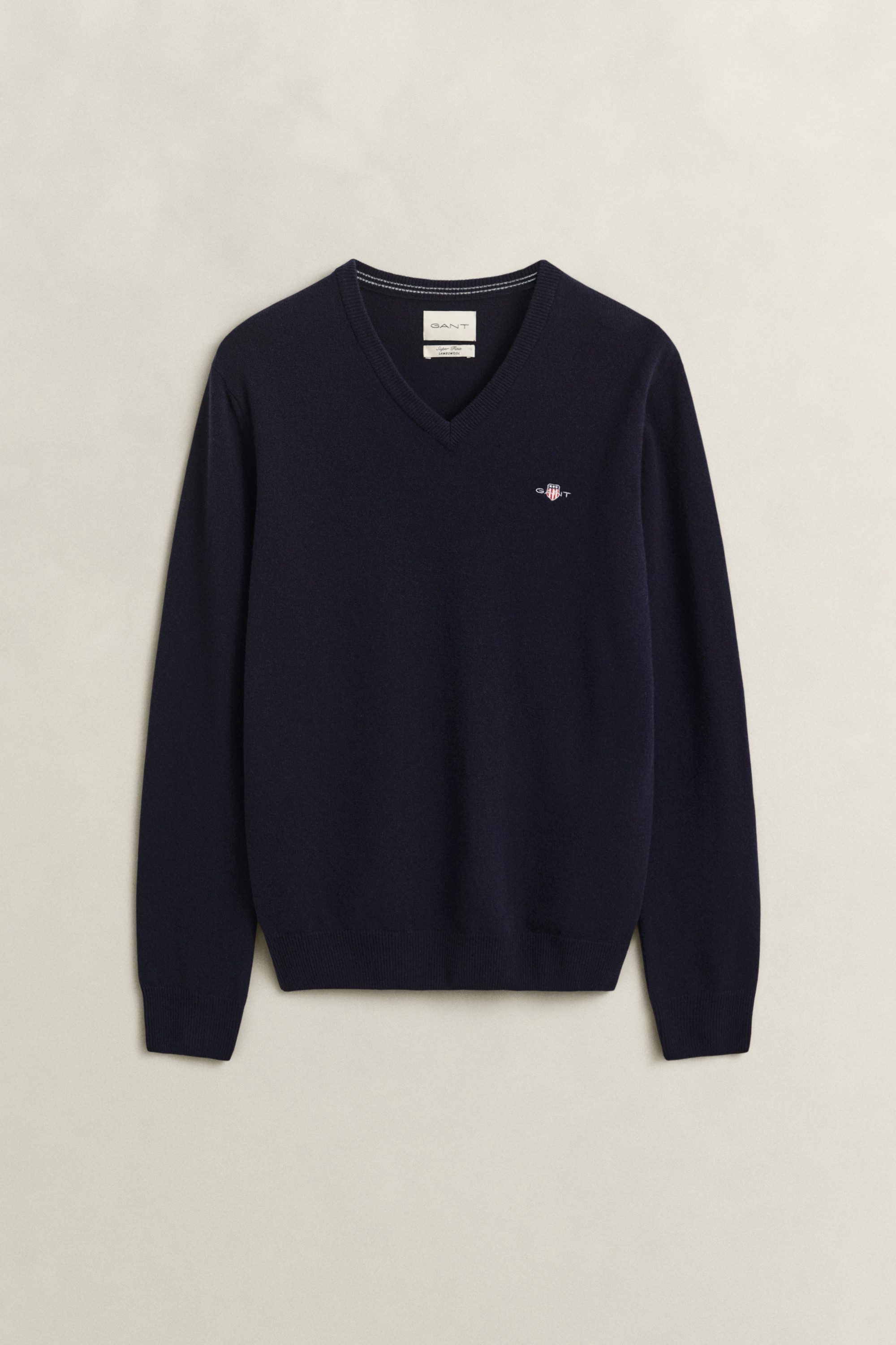 Gant V-Ausschnitt-Pullover SUPERFINE LAMBSWOOL V-NECK regular fit aus reiner Wolle, gerippte Abschlüsse