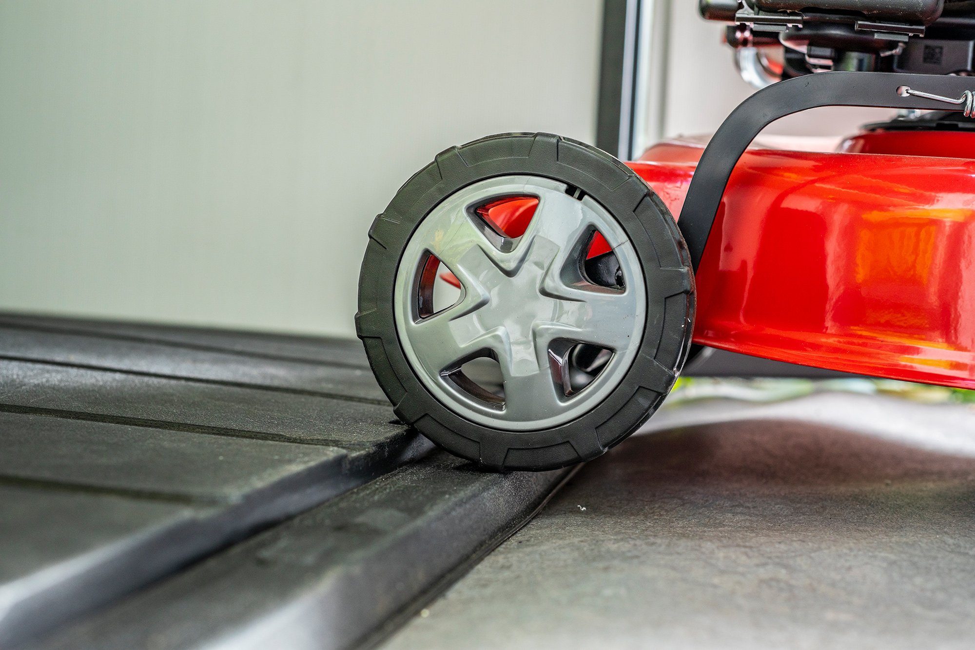 Keter Geräteschrank High Store Plus Gerätehaus, Duotec, Schuppen wetterfest, abschließbar, anstreichbar, 139,5 x 77,1x 170,4 cm