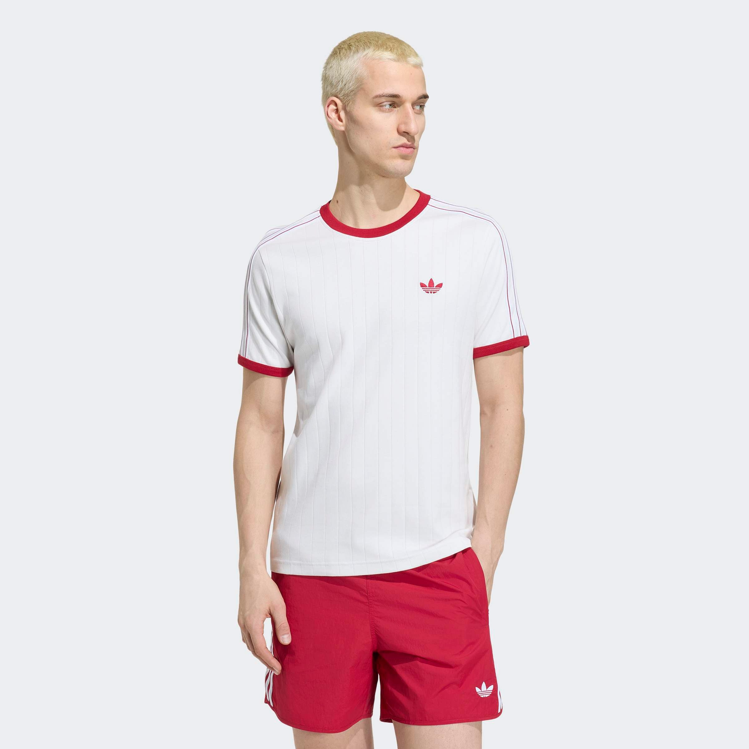 adidas Originals T-Shirt DROP NEEDLE 3-STREIFEN für Erwachsene, mit sportlichem Stil, in normaler Länge, Kurzarmdesign. € 34,99