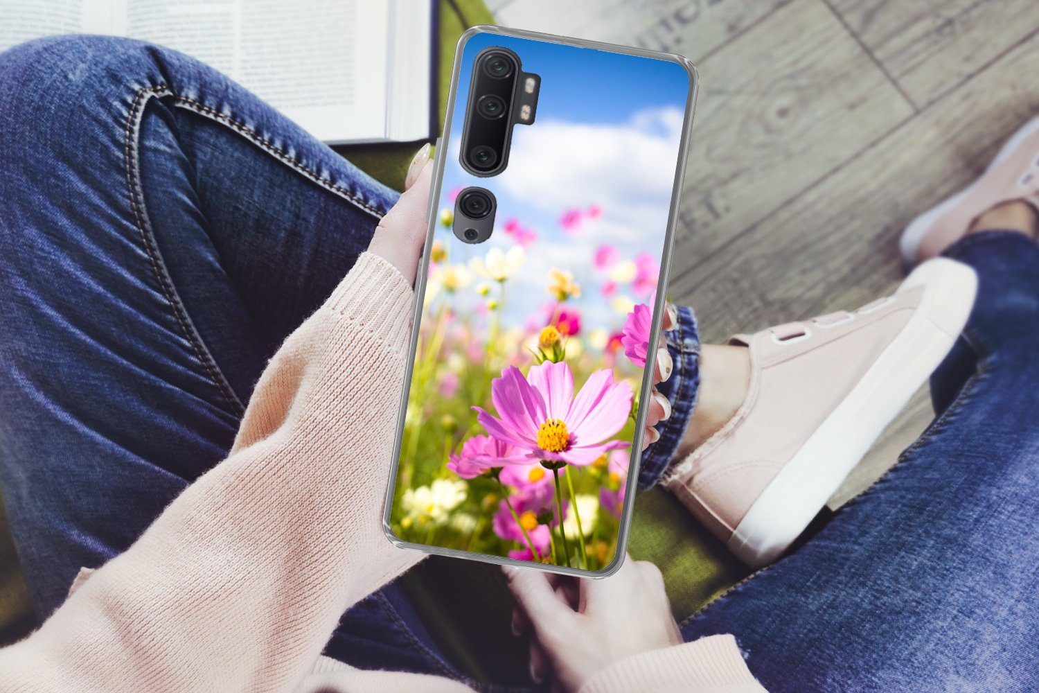 MuchoWow Handyhülle für Xiaomi Mi Note 10 Blumen - Wiese - Lila - Gras - Weiß - Wolken - B