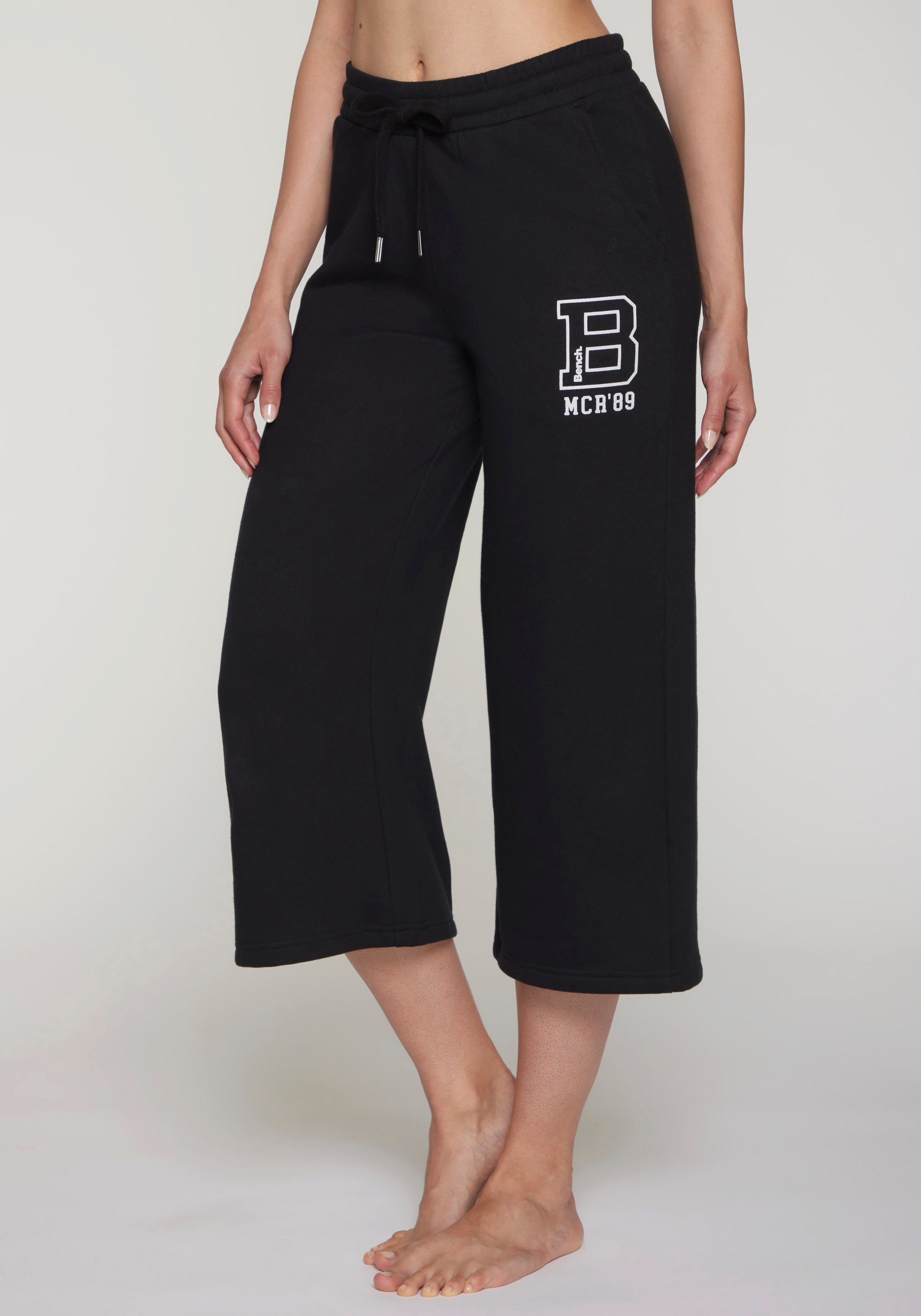 Bench. Loungewear 7/8-Hose mit seitlichen Taschen und Logoprint, Loungewear