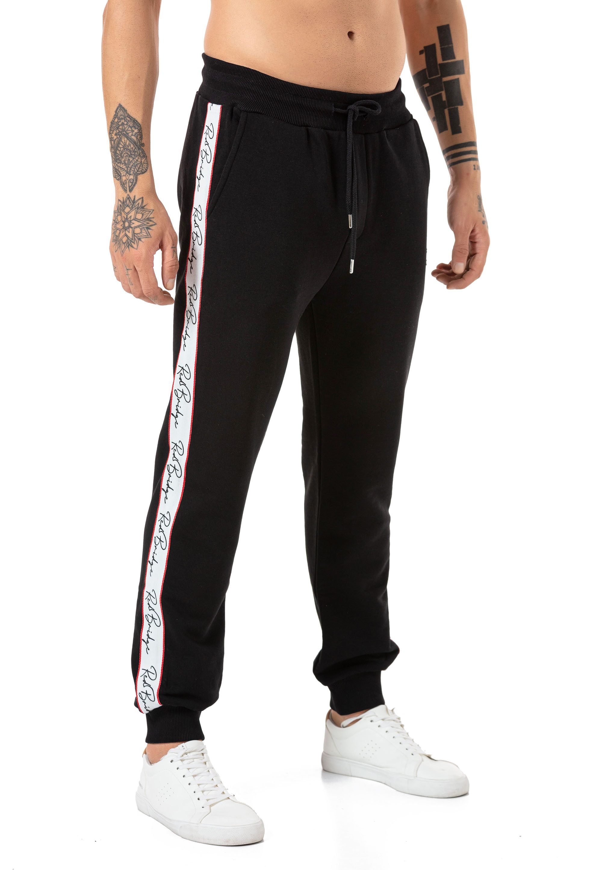 RedBridge Jogginghose mit Seitenstreifen Sportlicher Look günstig online kaufen