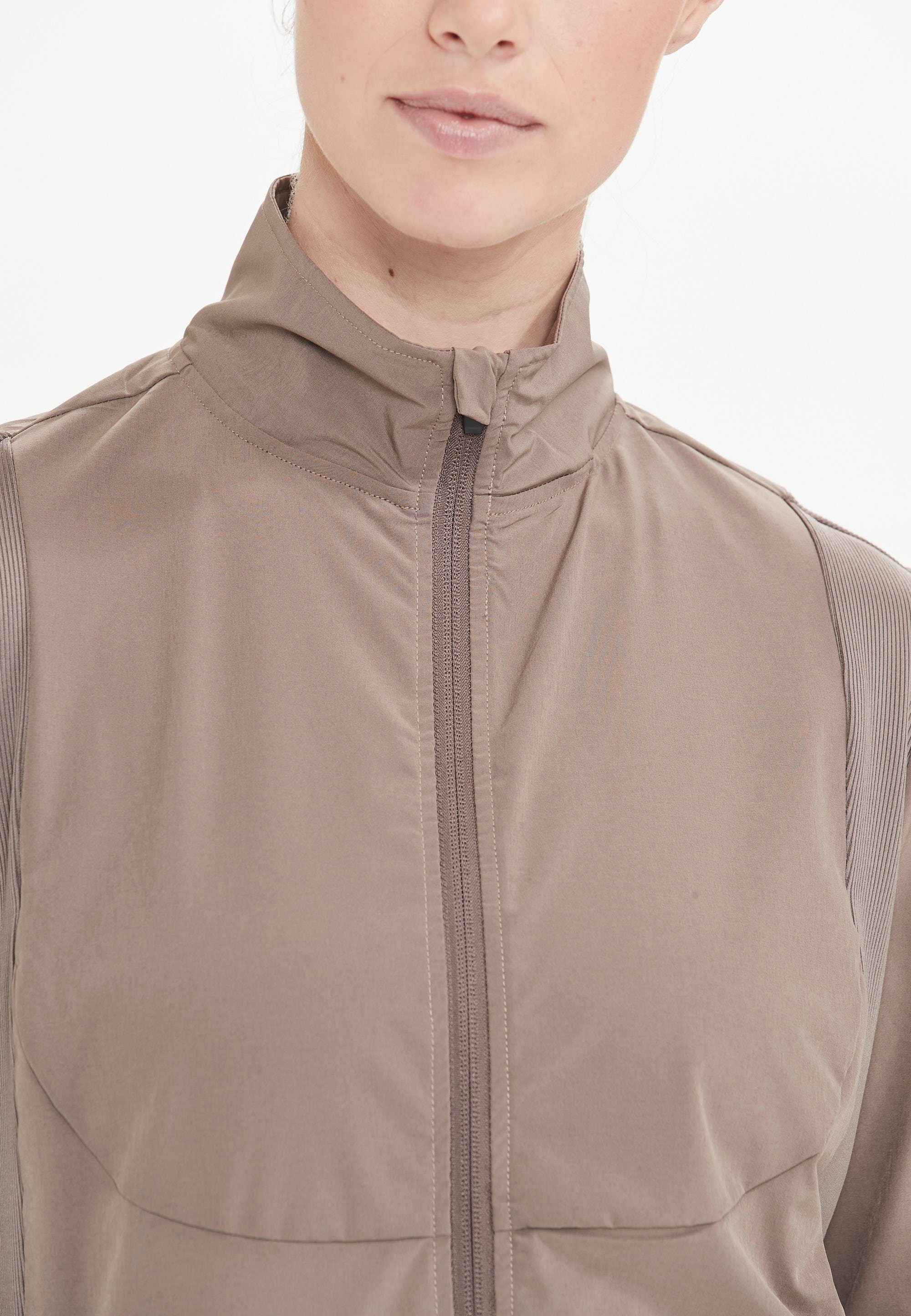 ENDURANCE Laufjacke Medear aus winddichtem Material